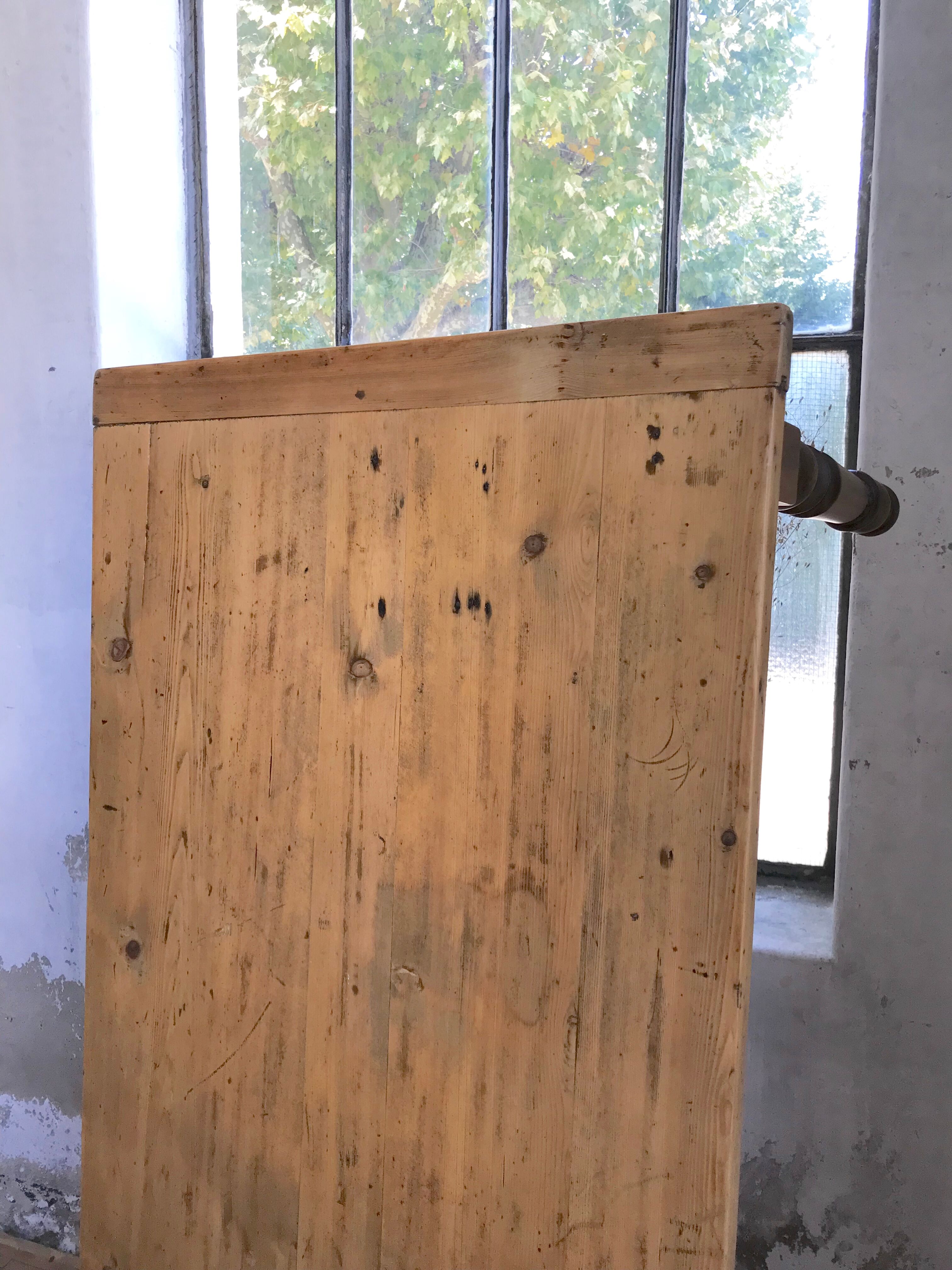 Turned legs farm table