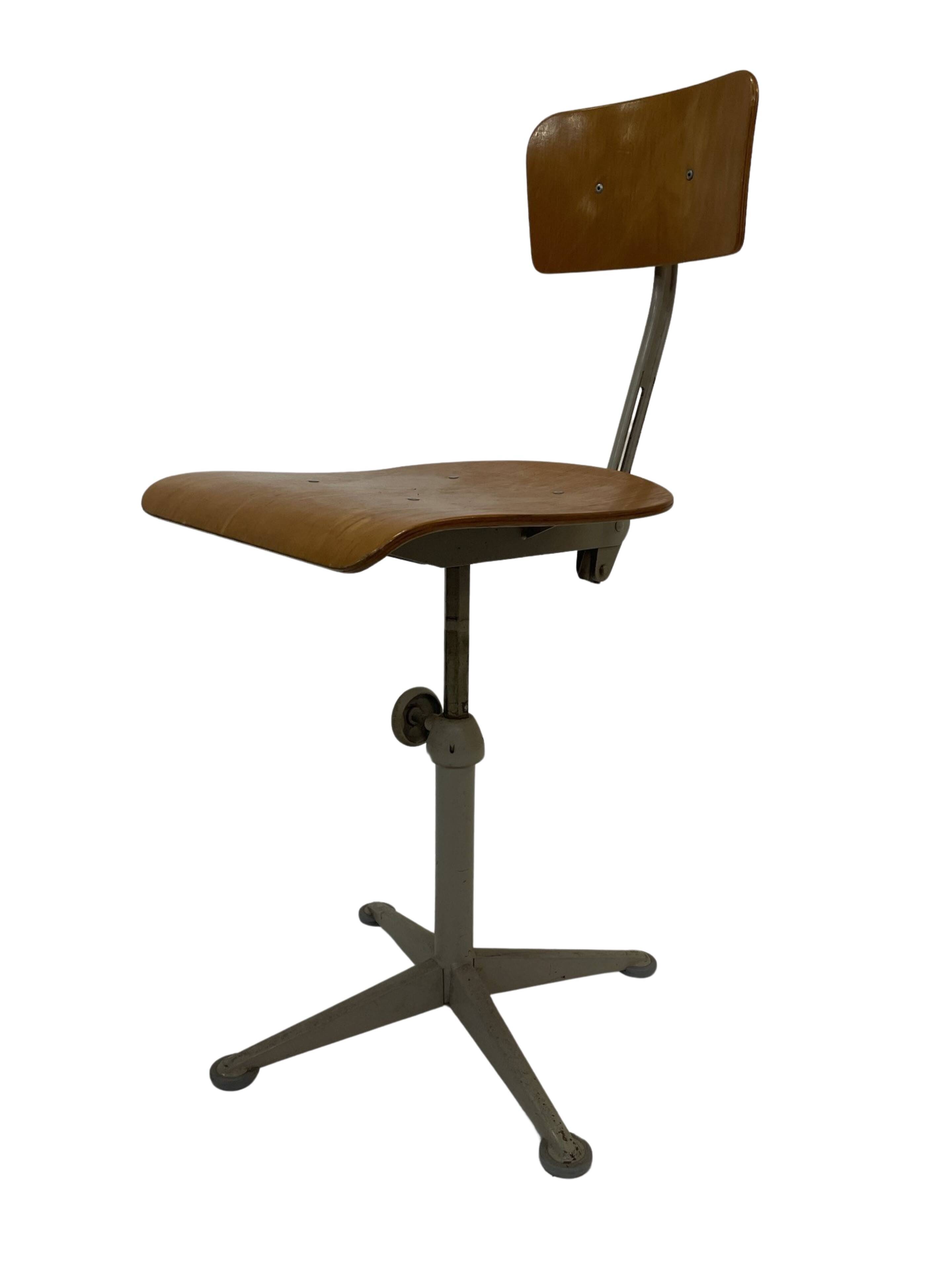 Friso Kramer work chair from Ahrend de Cirkel dutch design