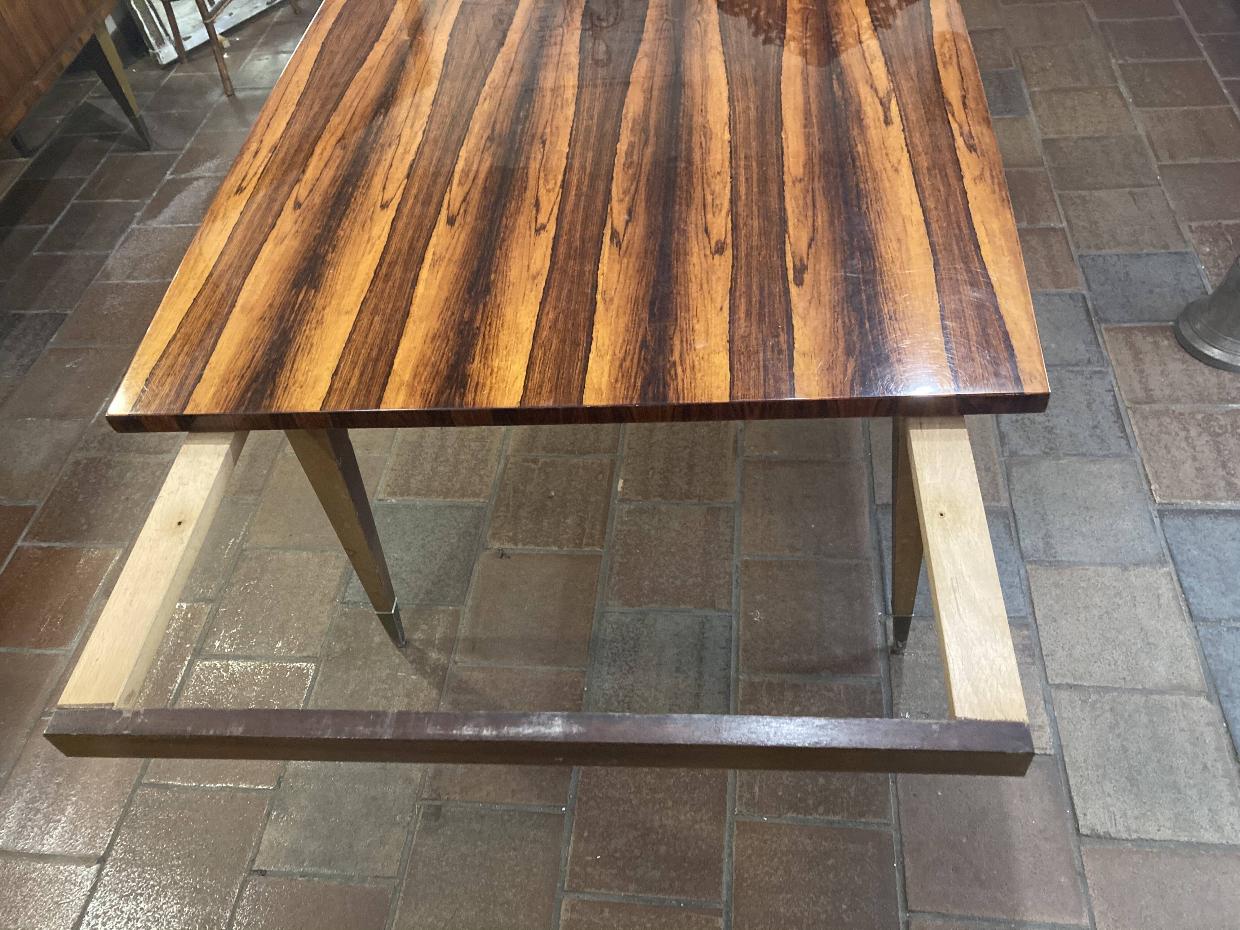 Table en ébène de Macassar laquée vers 1950
