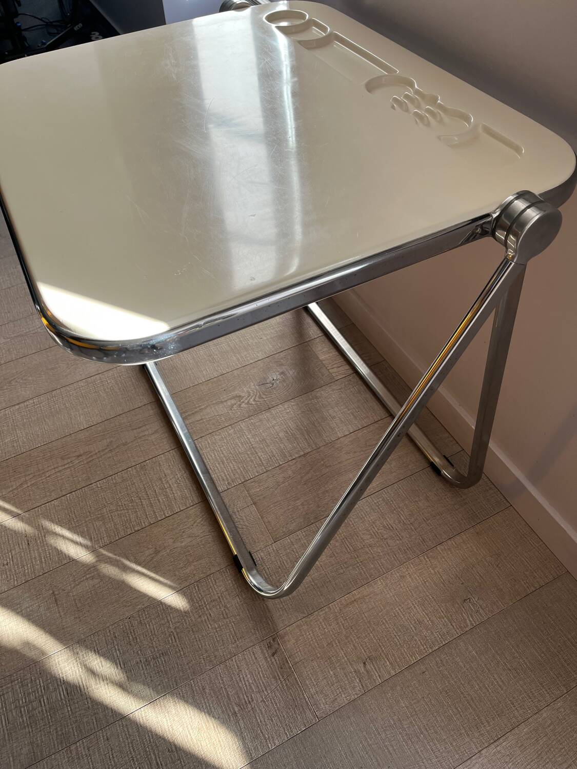 Bureau Platone / Chaise Plia Giancarlo Piretti Anonima Castelli