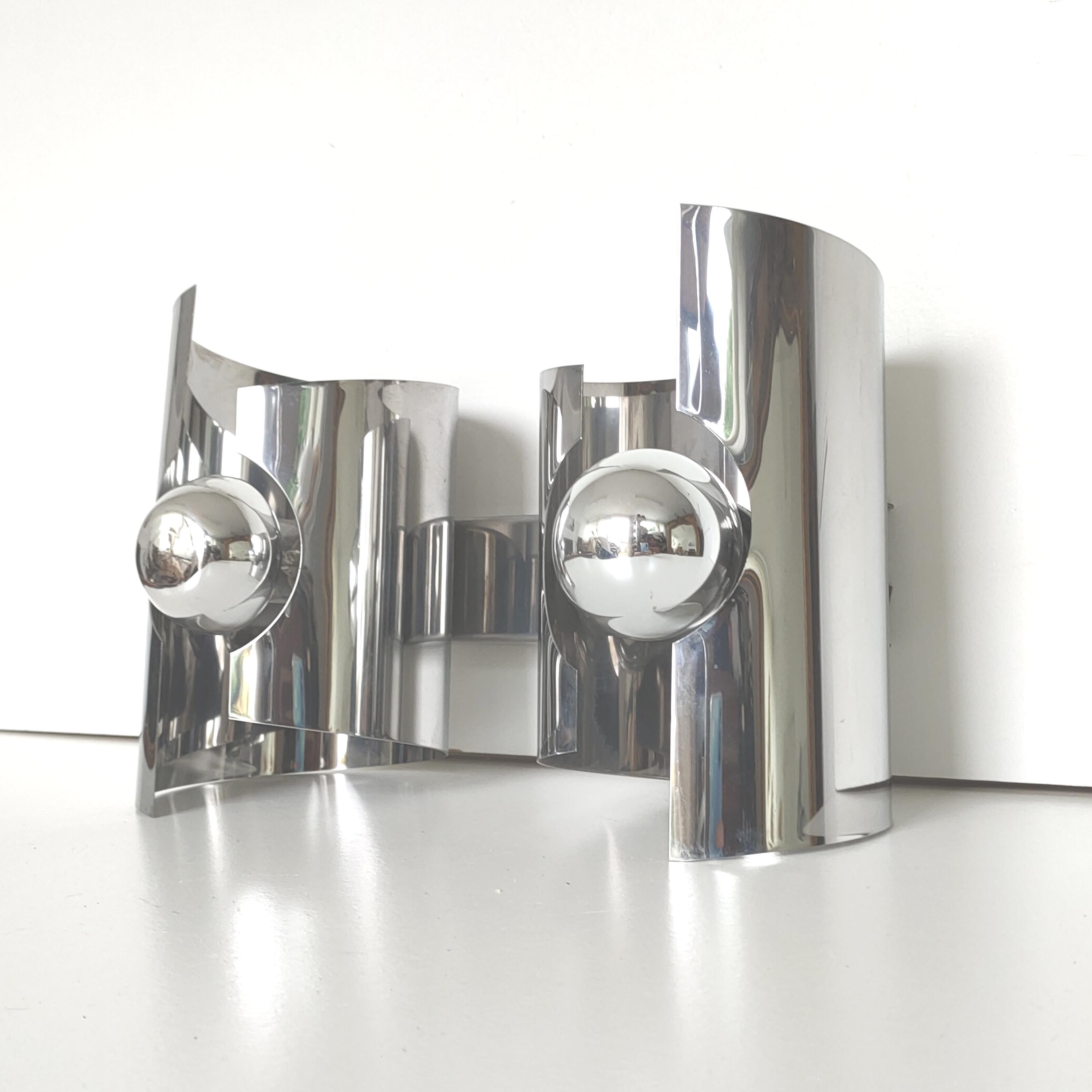 Double seventies space age wall lamp
