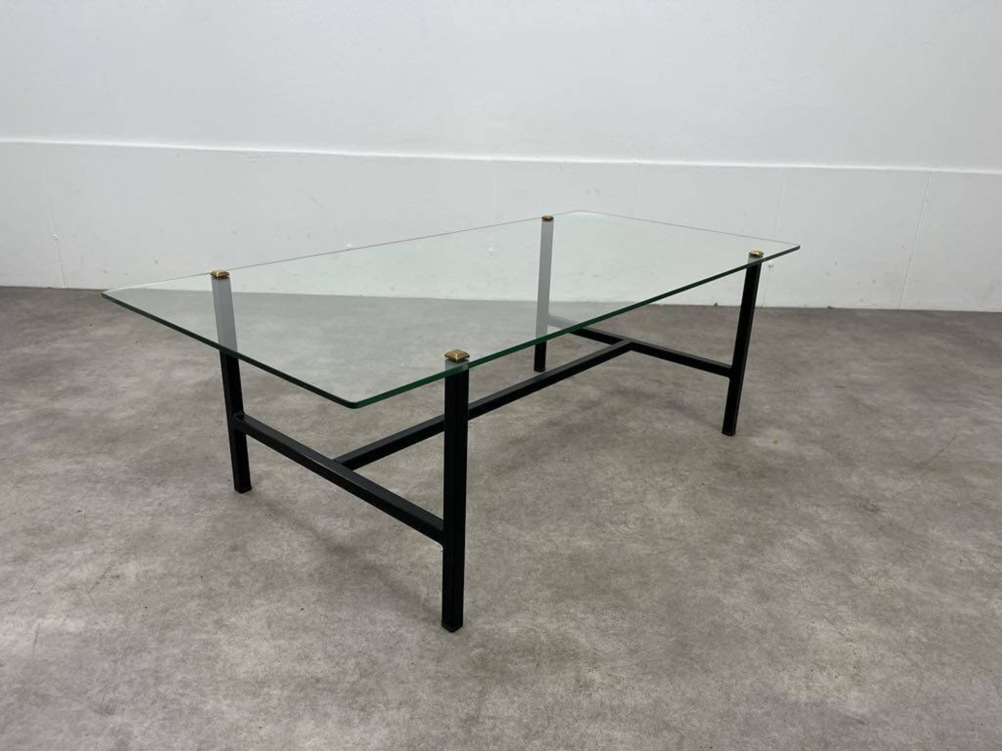 Table basse années 50 verre et métal noir