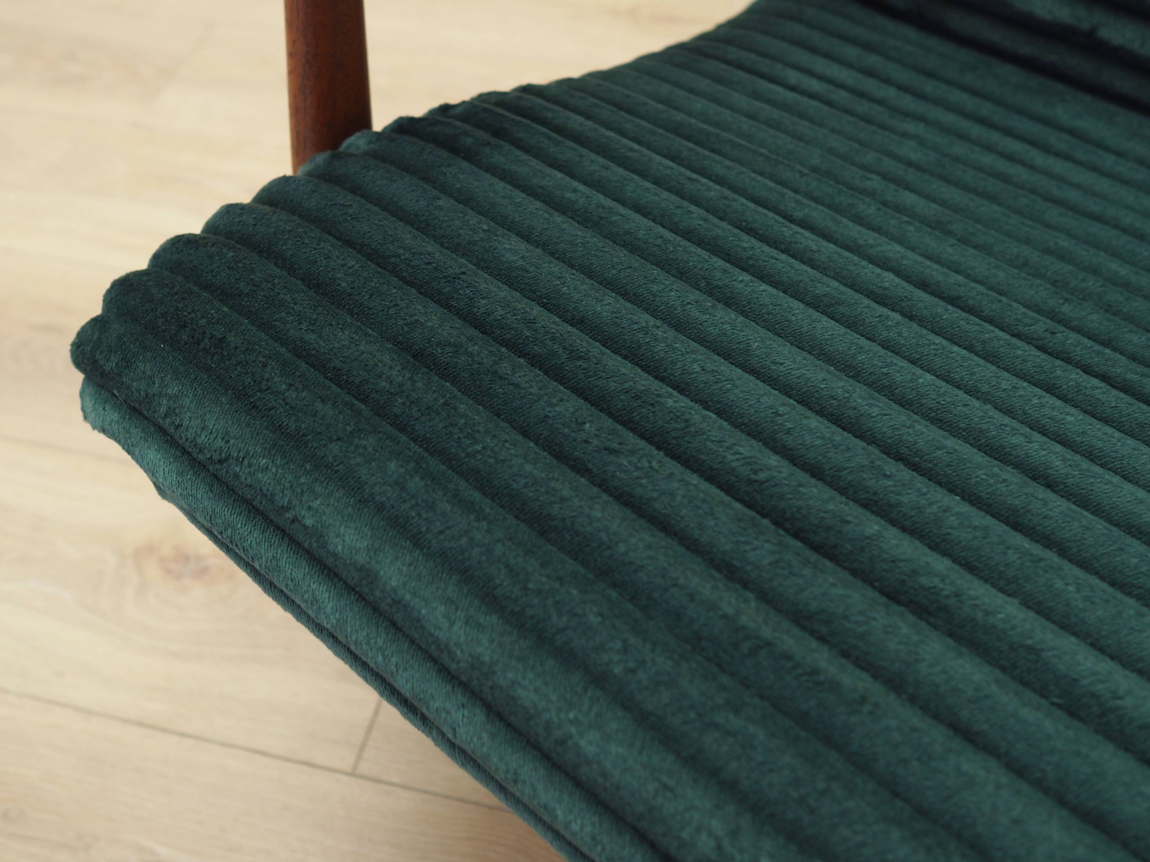 Fauteuil en velours, design danois, années 1970, production : Danemark