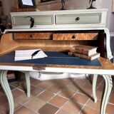 Cylinder desk, between light and the gentleness of time