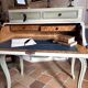 Cylinder desk, between light and the softness of time.