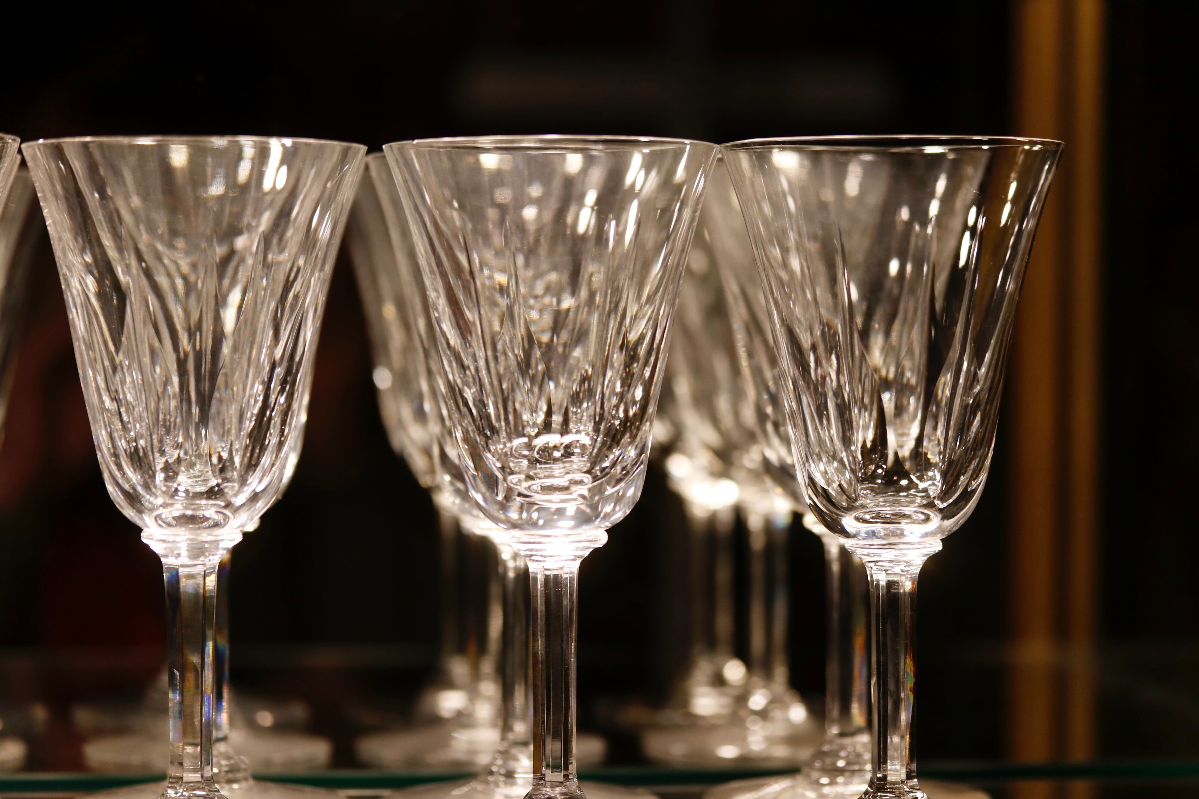 Suite of 8 crystal water glasses of Saint Louis, Model Cerdagne