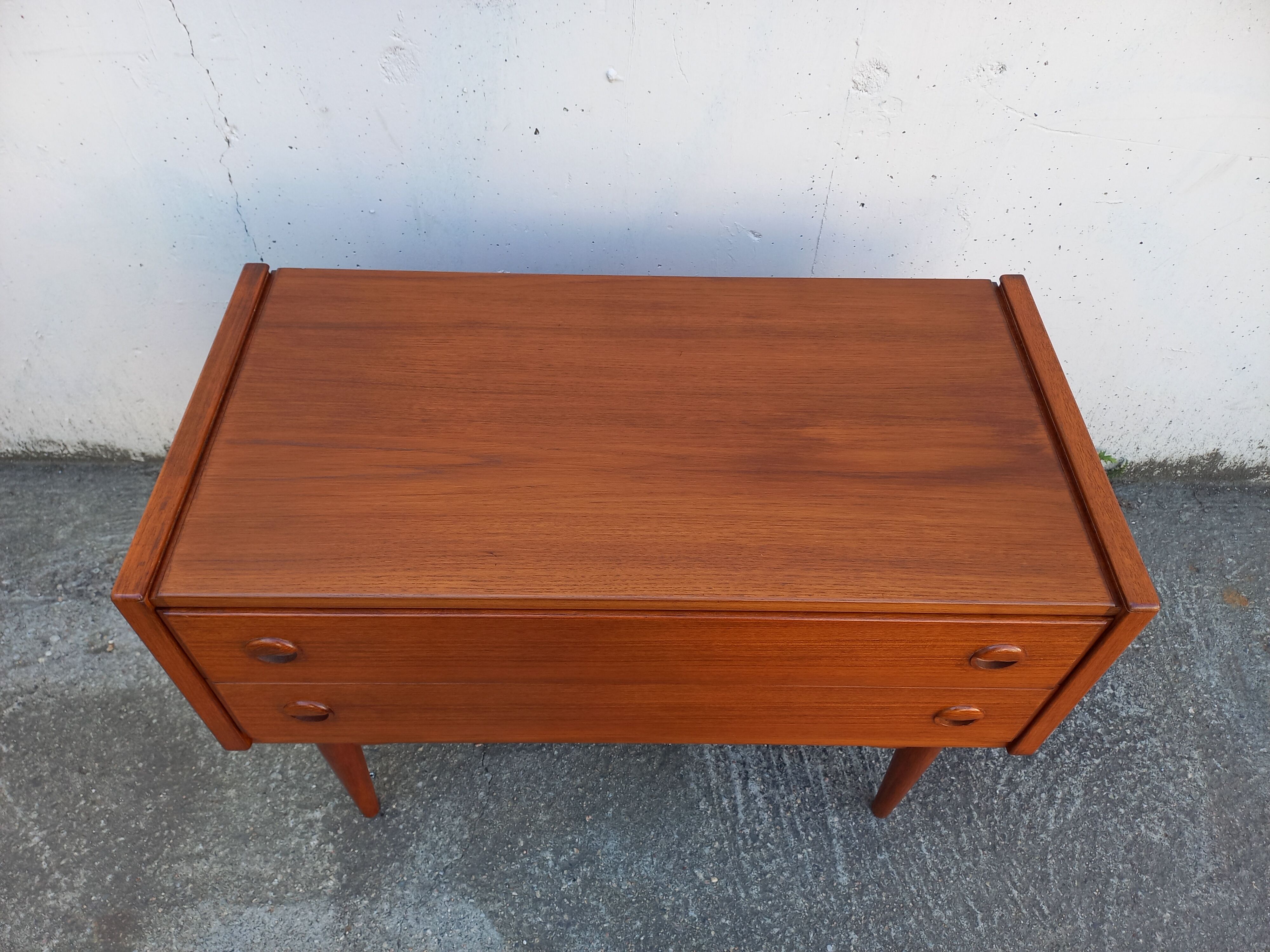 Scandinavian chest of drawers