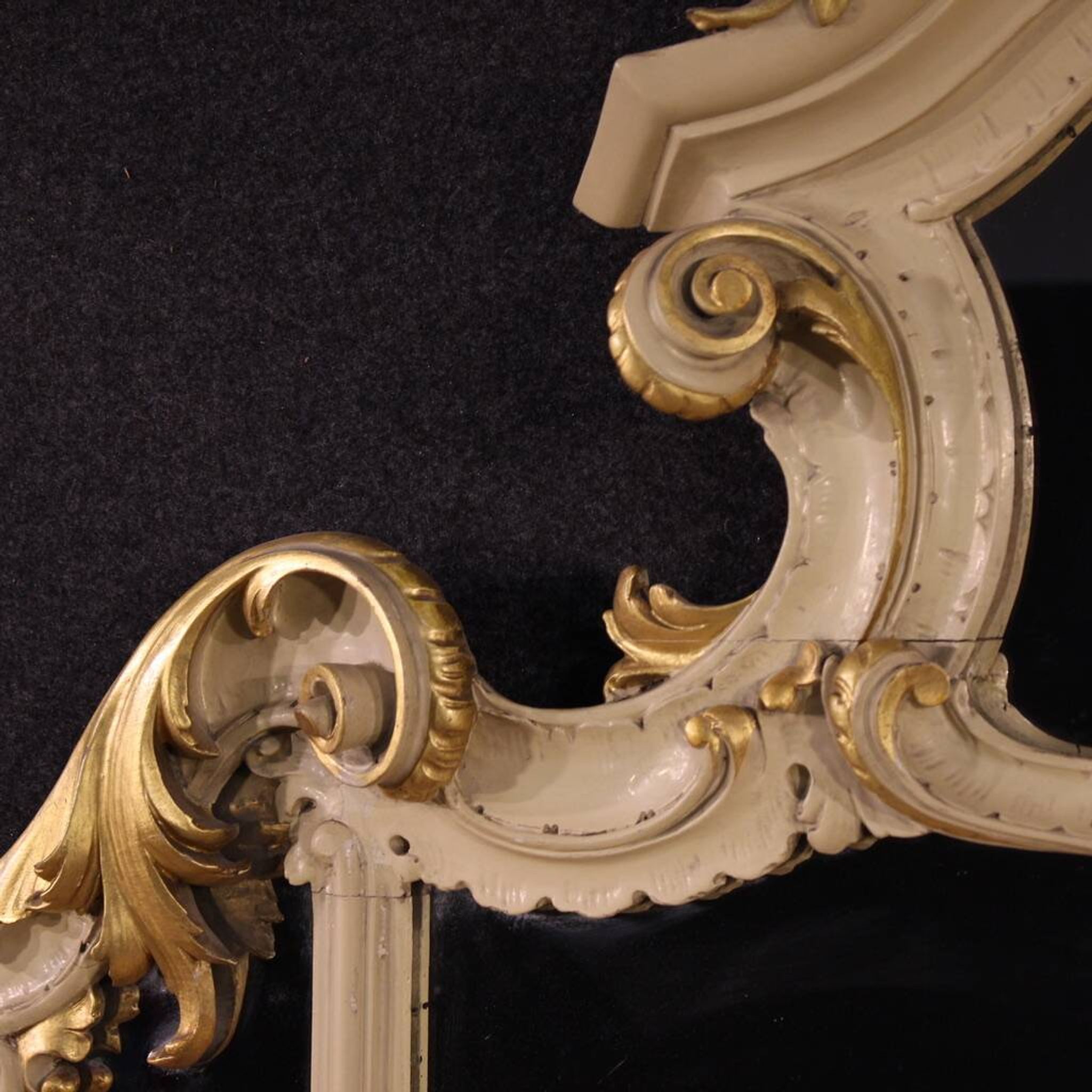 Great lacquered and gilded Louis XV style mirror from the 20th century