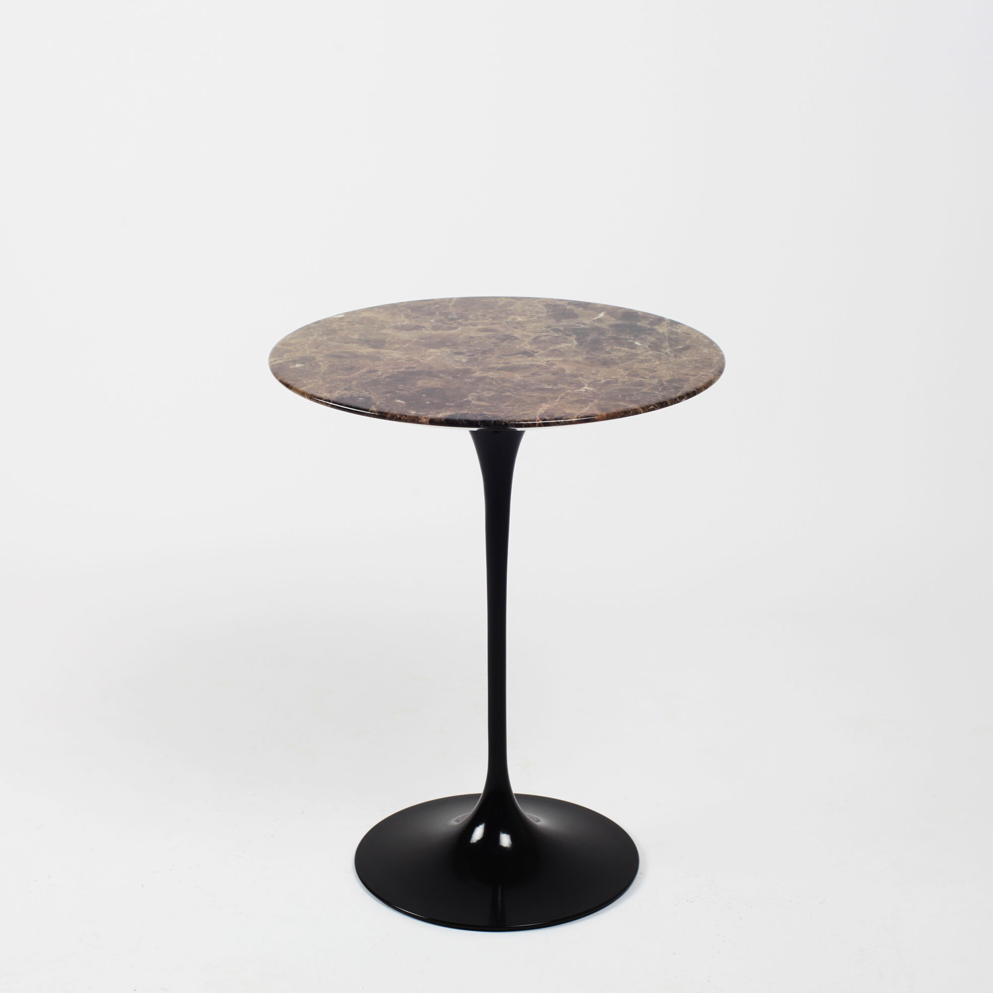 Pair of pedestal tables by Eero Saarinen for Knoll International