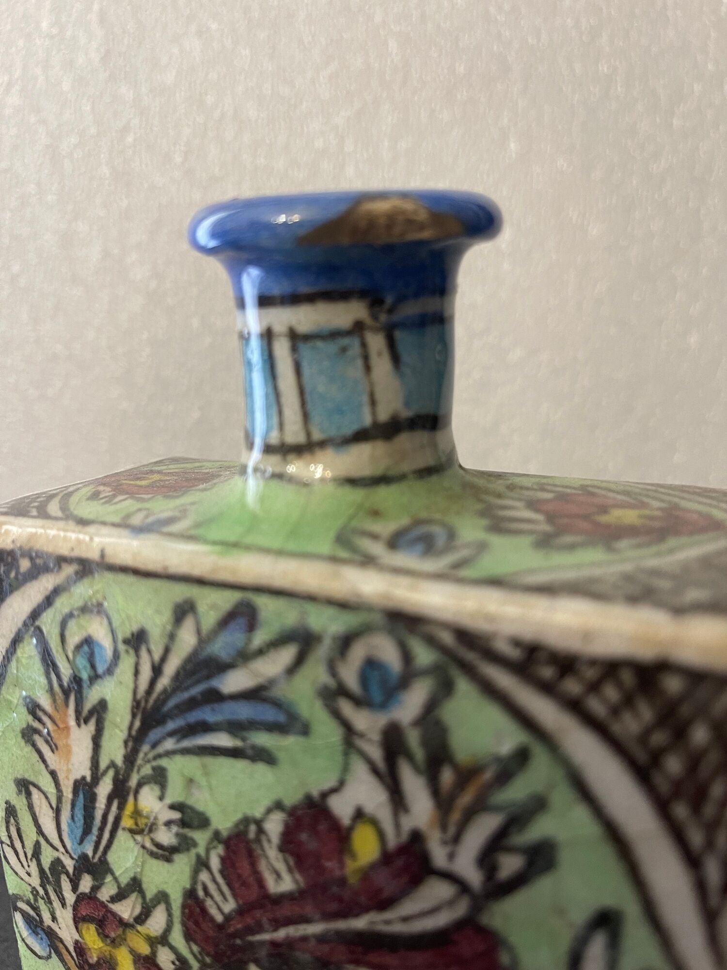 Glass ceramic bottle floral decoration and portraits Kadjar Persia xix e