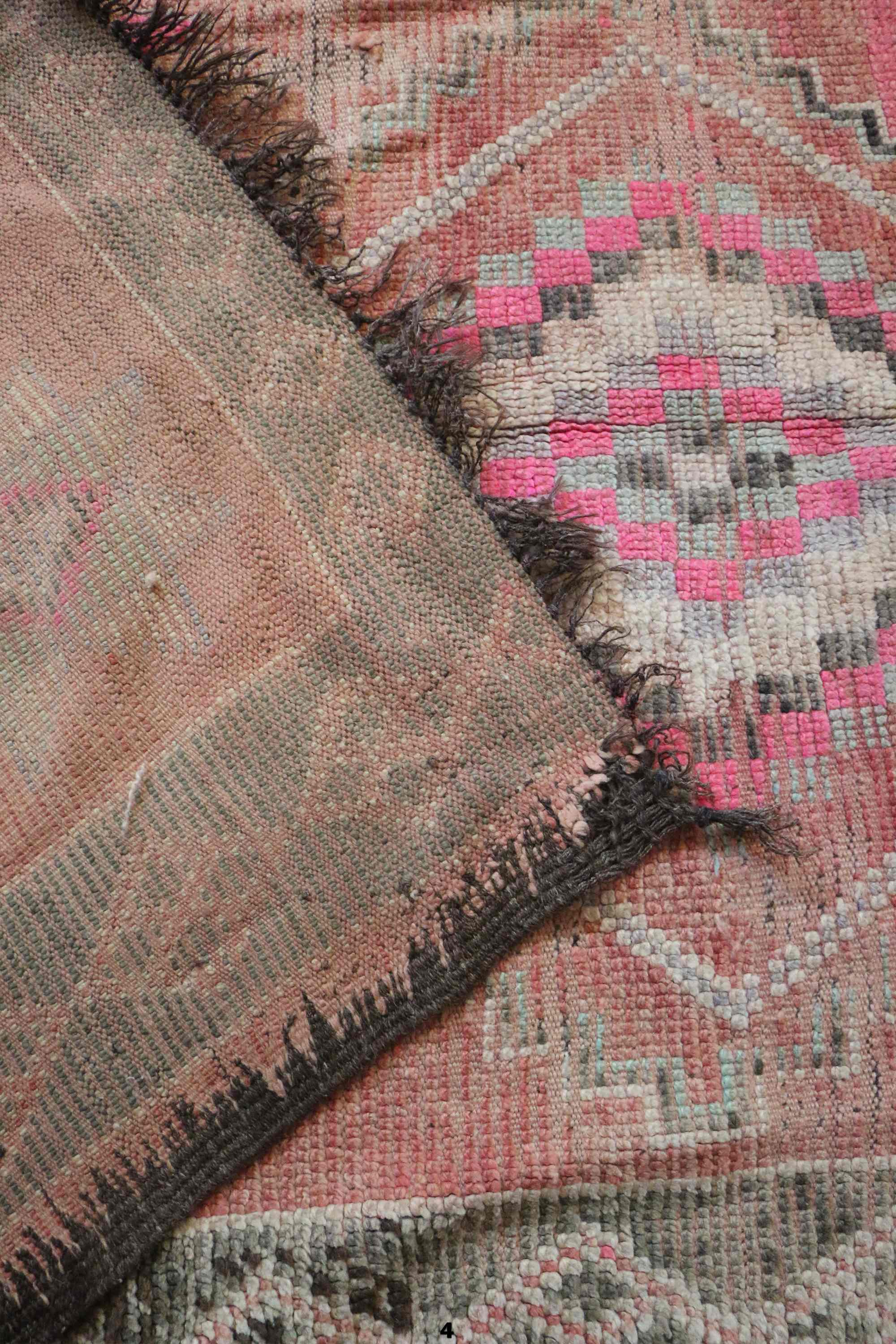 Moroccan pink carpet 146 x 322 cm