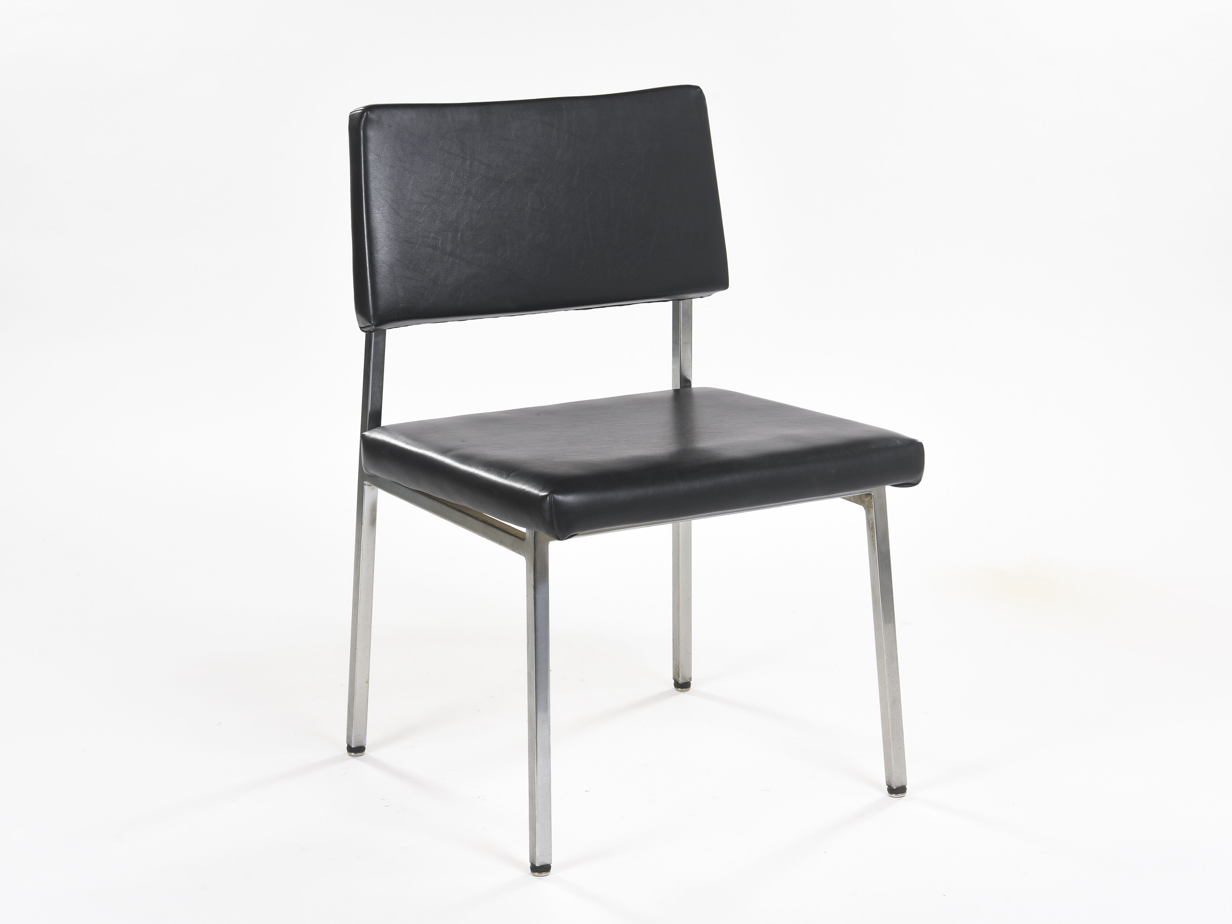 Six chaises Prestige par Pierre Guariche édition Temoin