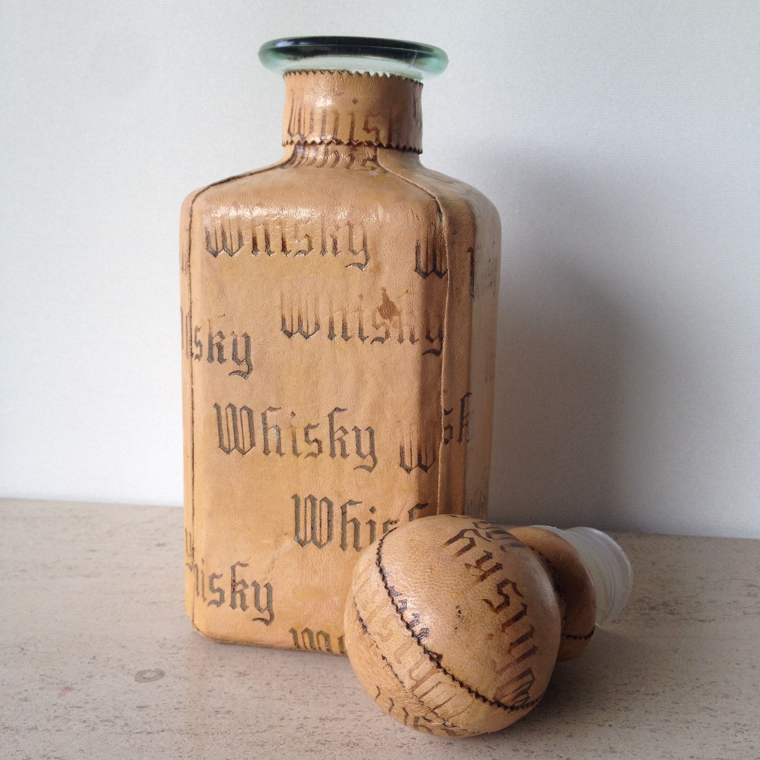 Whiskey decanter, covered with leather - Vintage