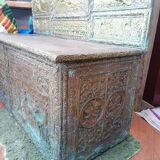 Banc coffre en laiton repoussé