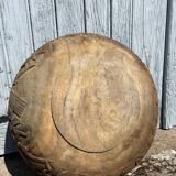 Ancienne bol en bois sculpté à décoration africaine