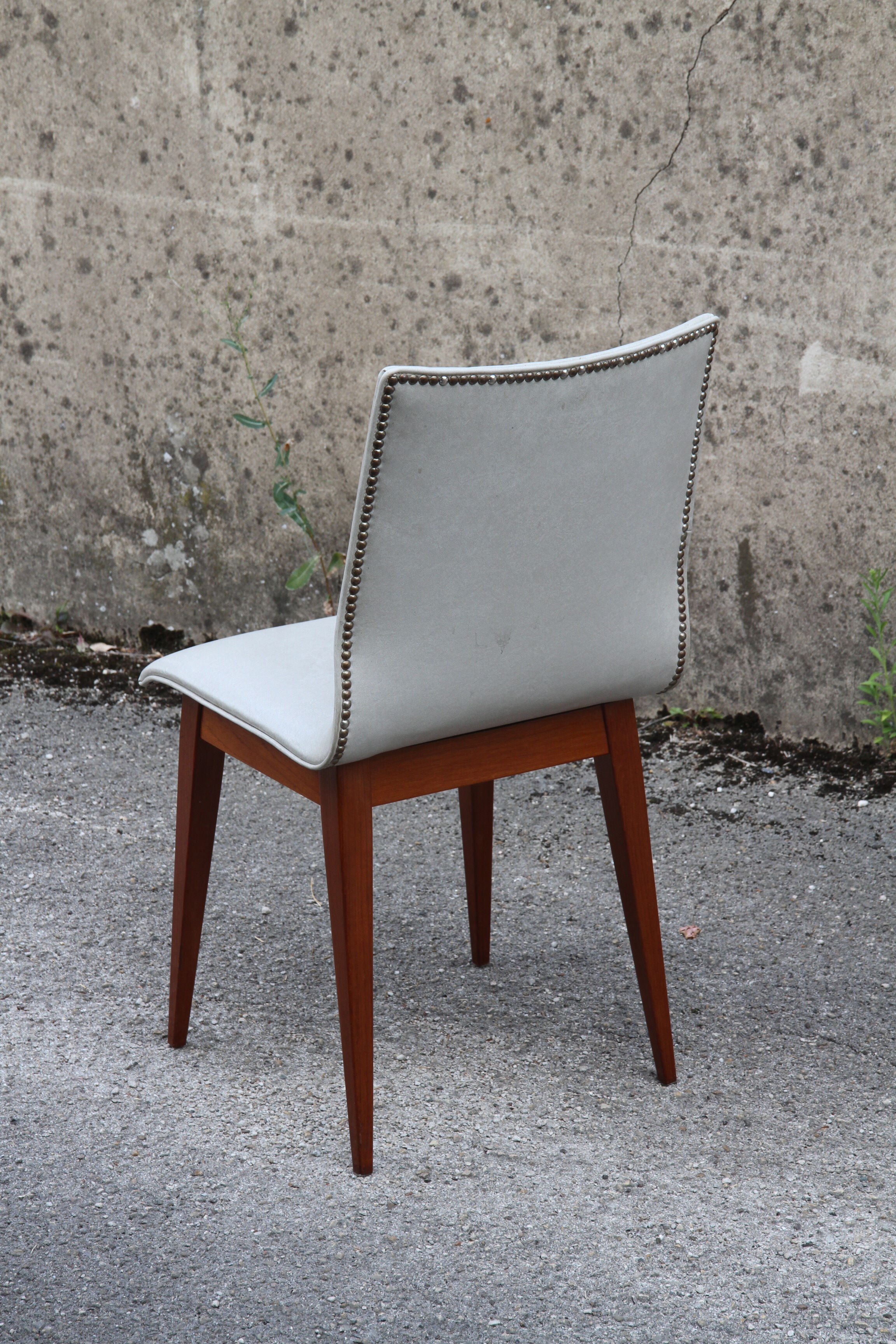 Lot de 4 chaises en simili cuir des années 1950