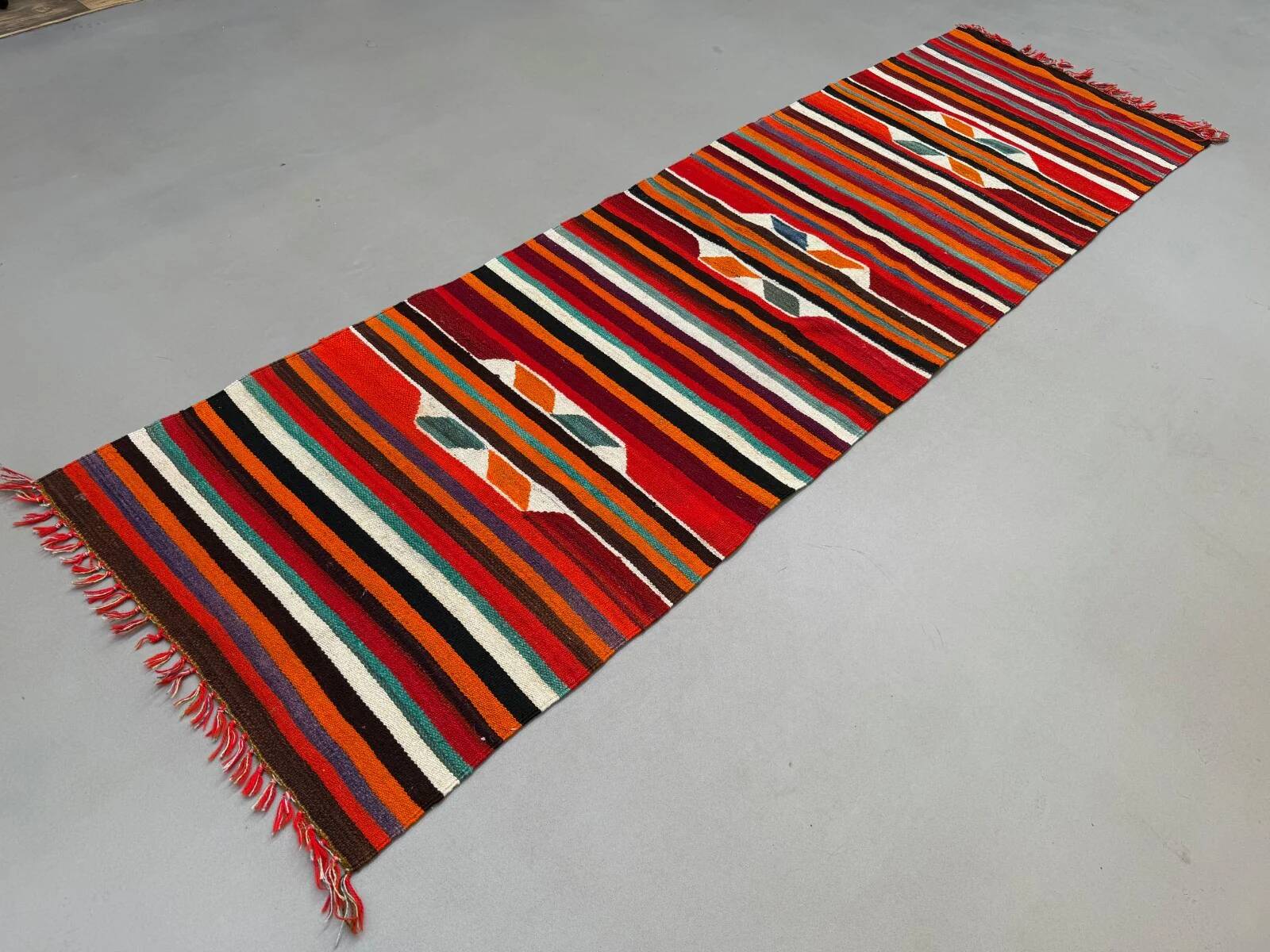 Turkish kilim runner 310x91 cm, vintage kelim rug, long and narrow 2513
