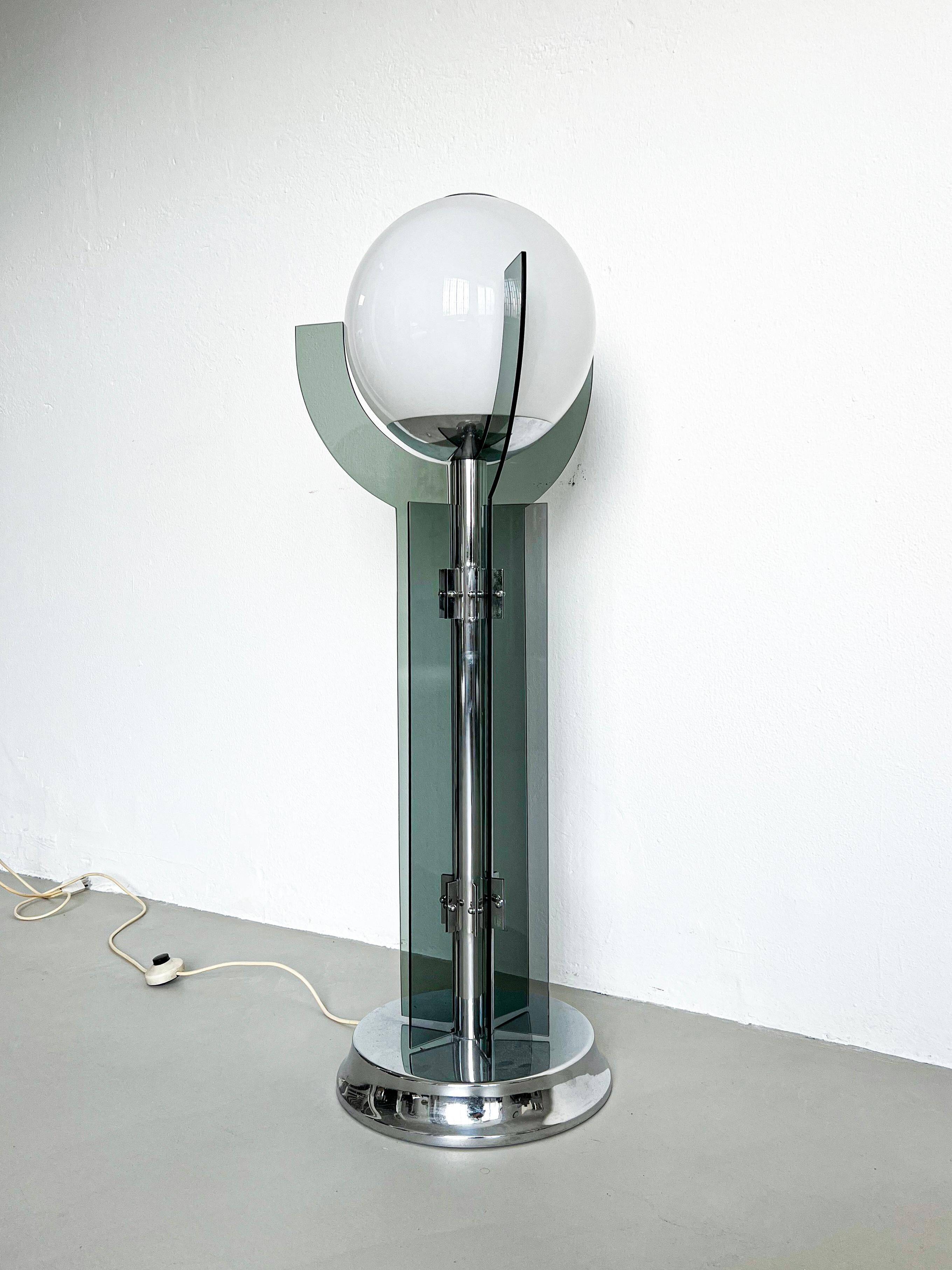 Lampadaire en verre italien des années 70, en verre fumé et opalin.