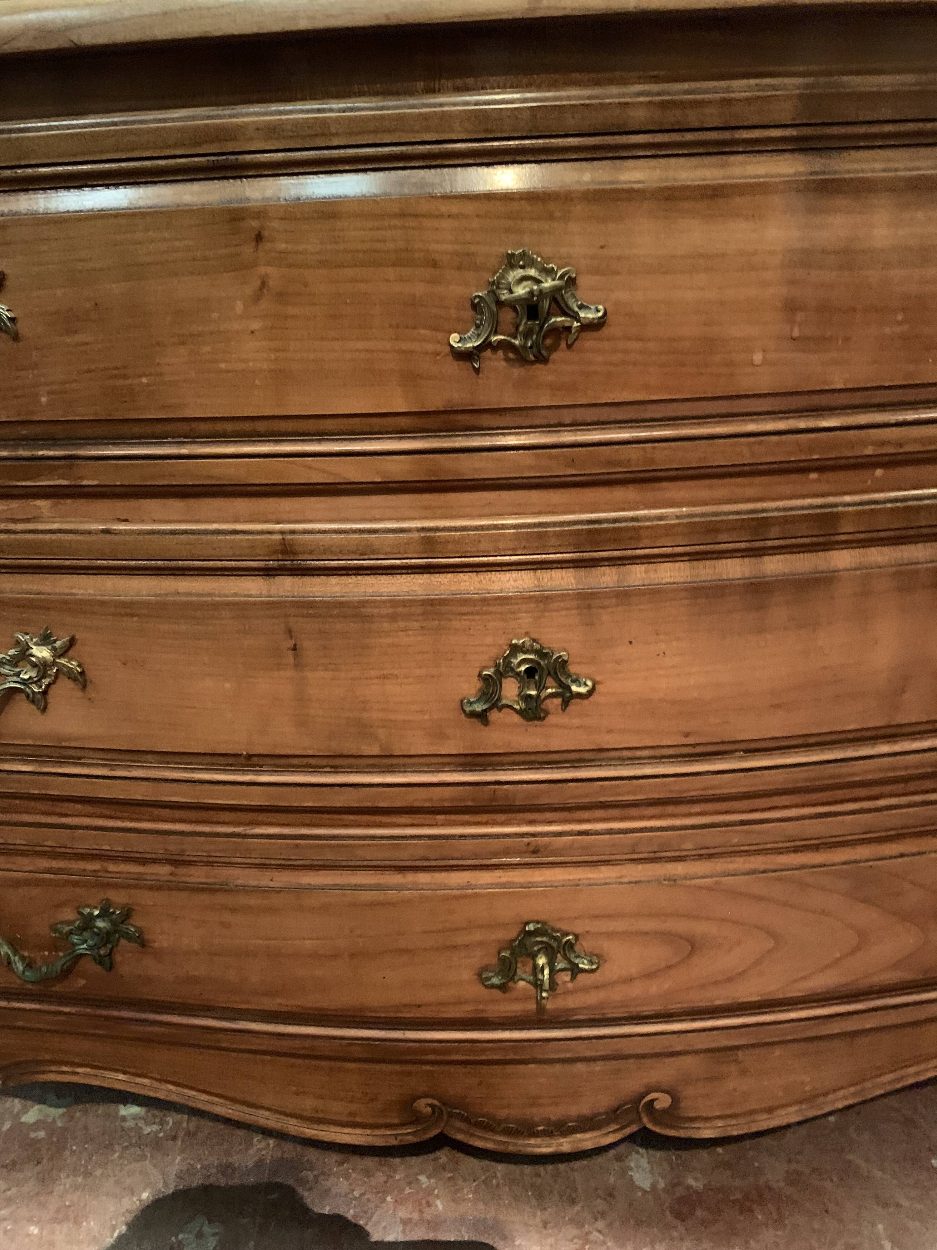 Chest of drawers with curved façade of Provencal style XX century