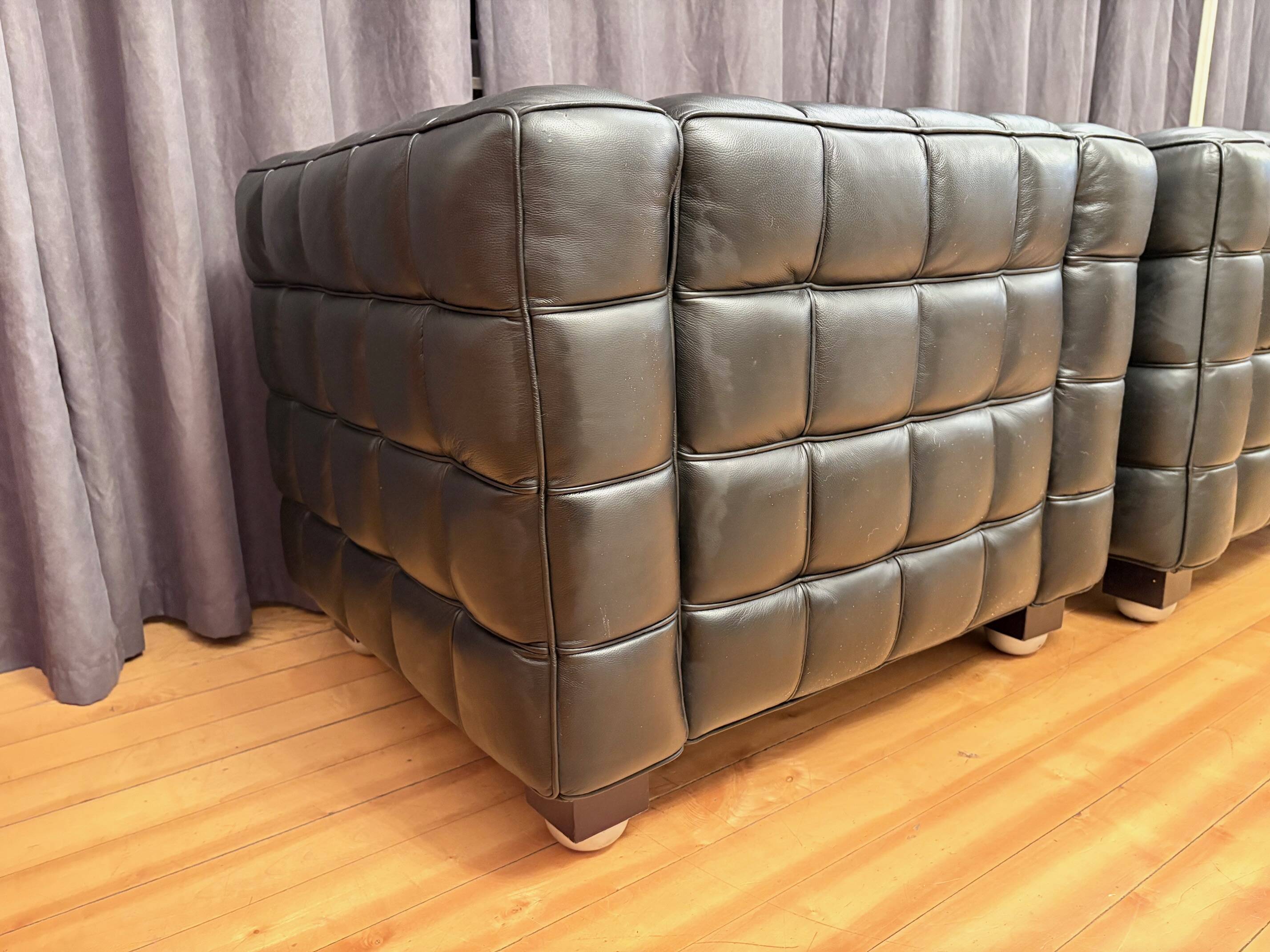 Paire de fauteuils Kubus 8020, conçus par Josef Hoffmann, Wittmann, Autriche
