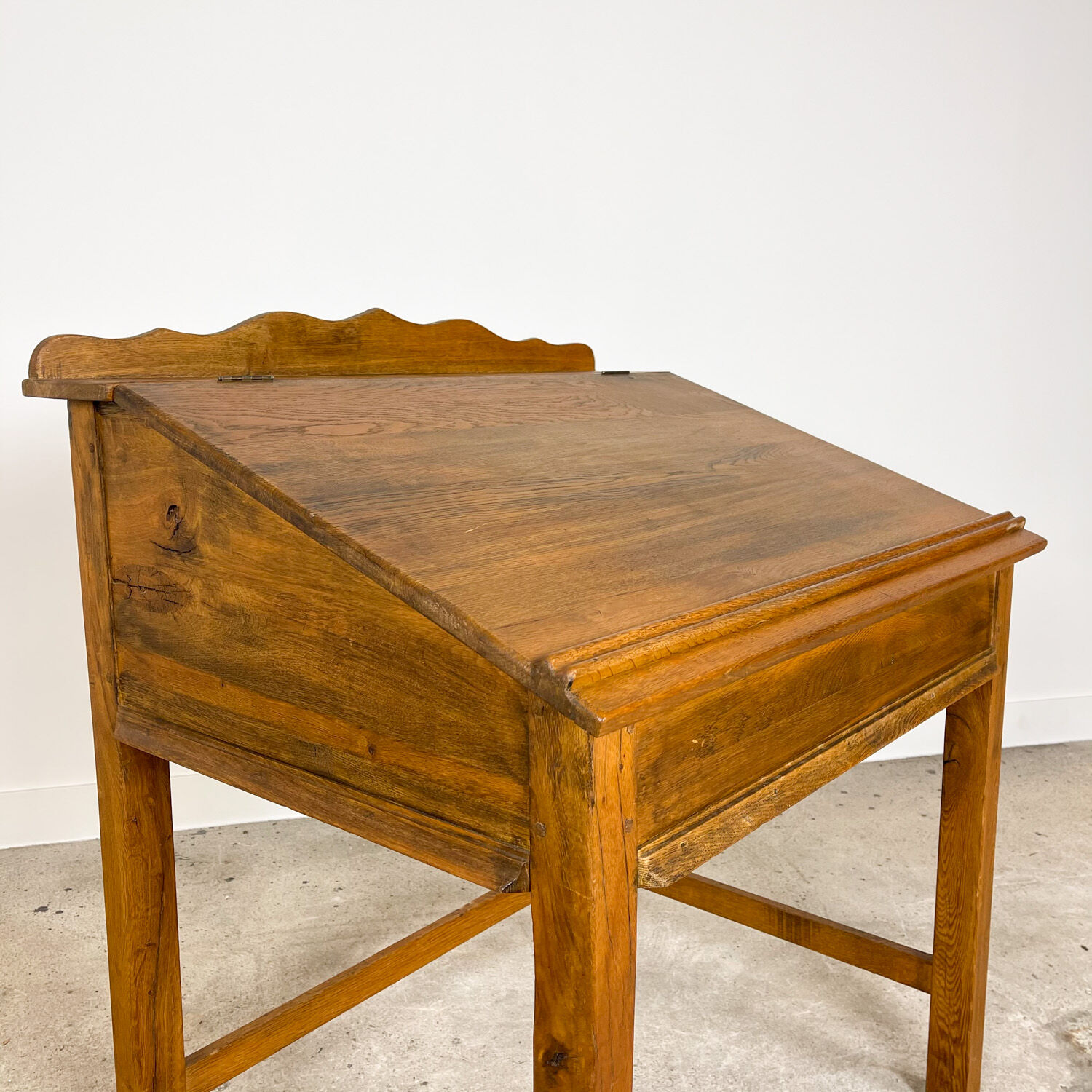 Lutrin antique de chêne