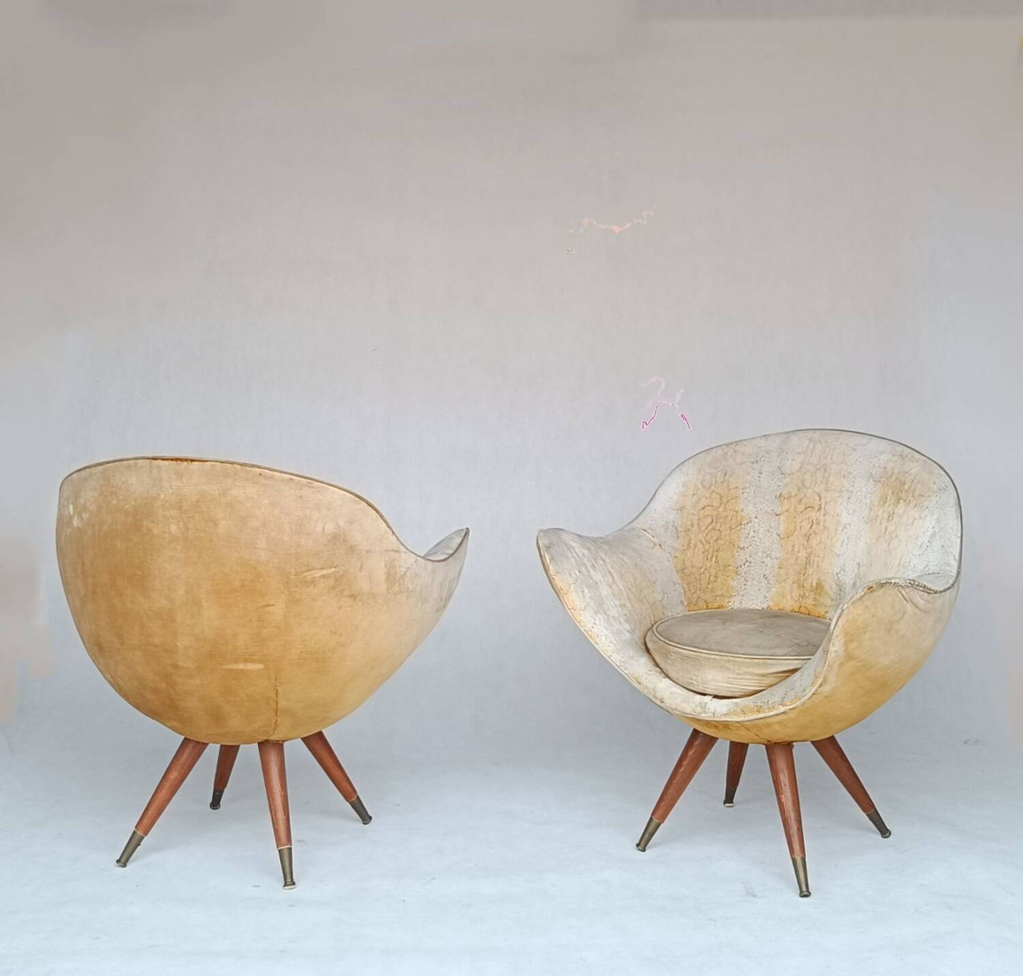 2 fauteuils œuf et canapé par Paged des années 50