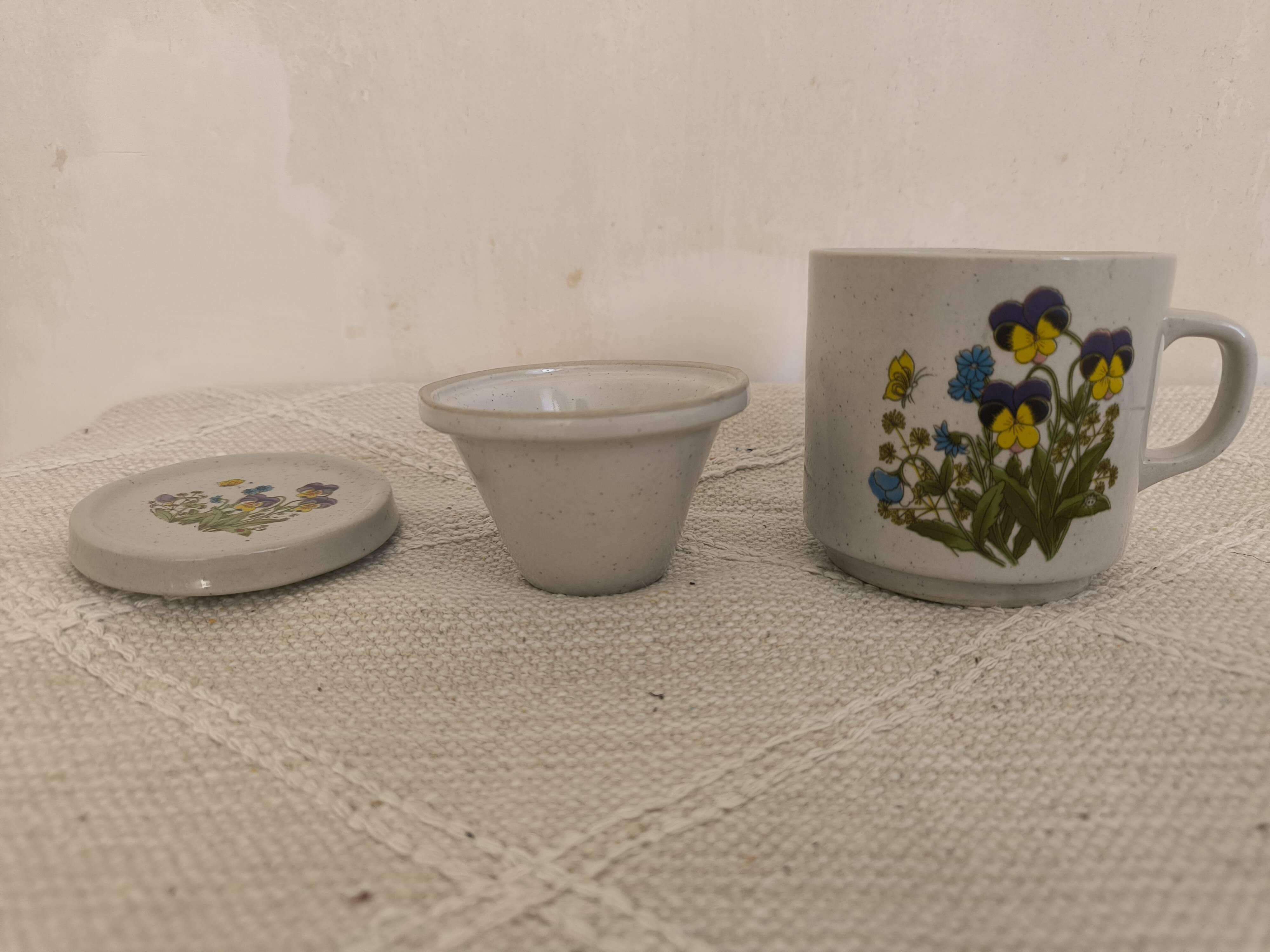 Ceramic tea mug (old retro vintage