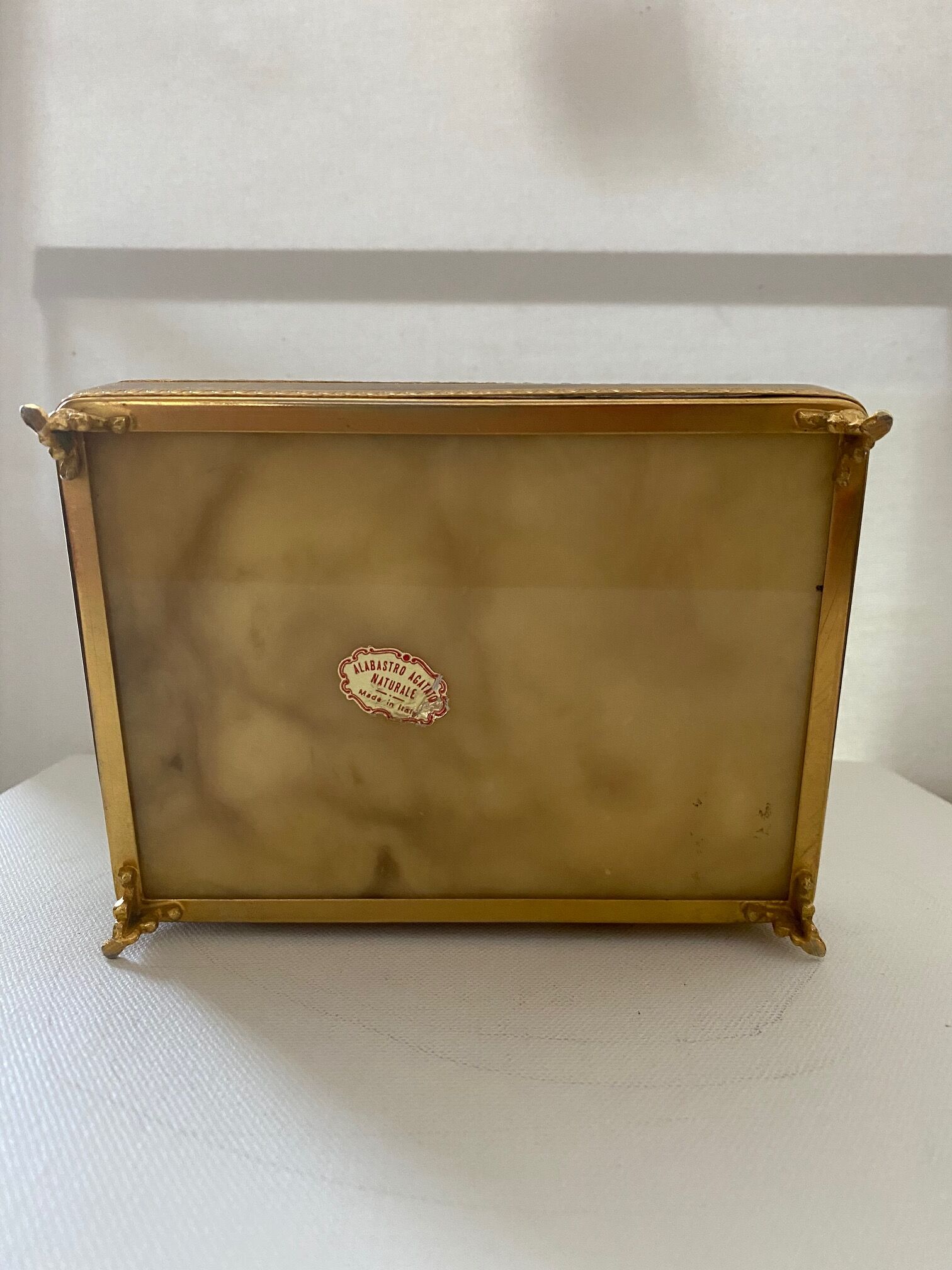 Jewelry box in natural albatre