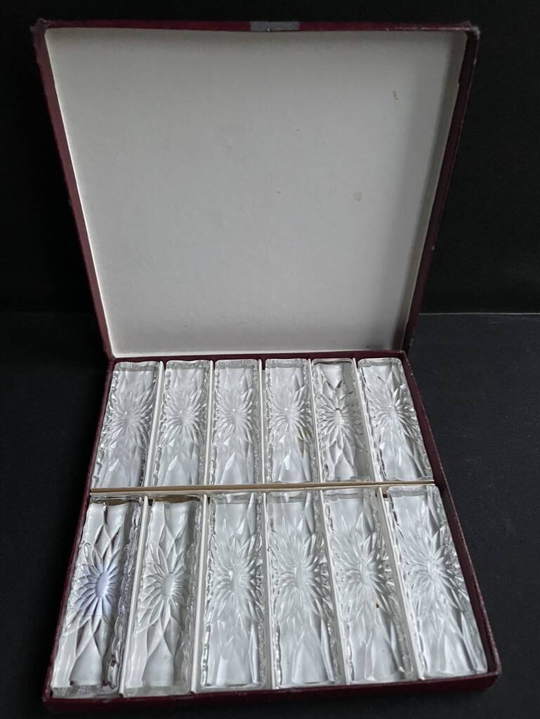 12 cut crystal knife holders – Val Saint Lambert