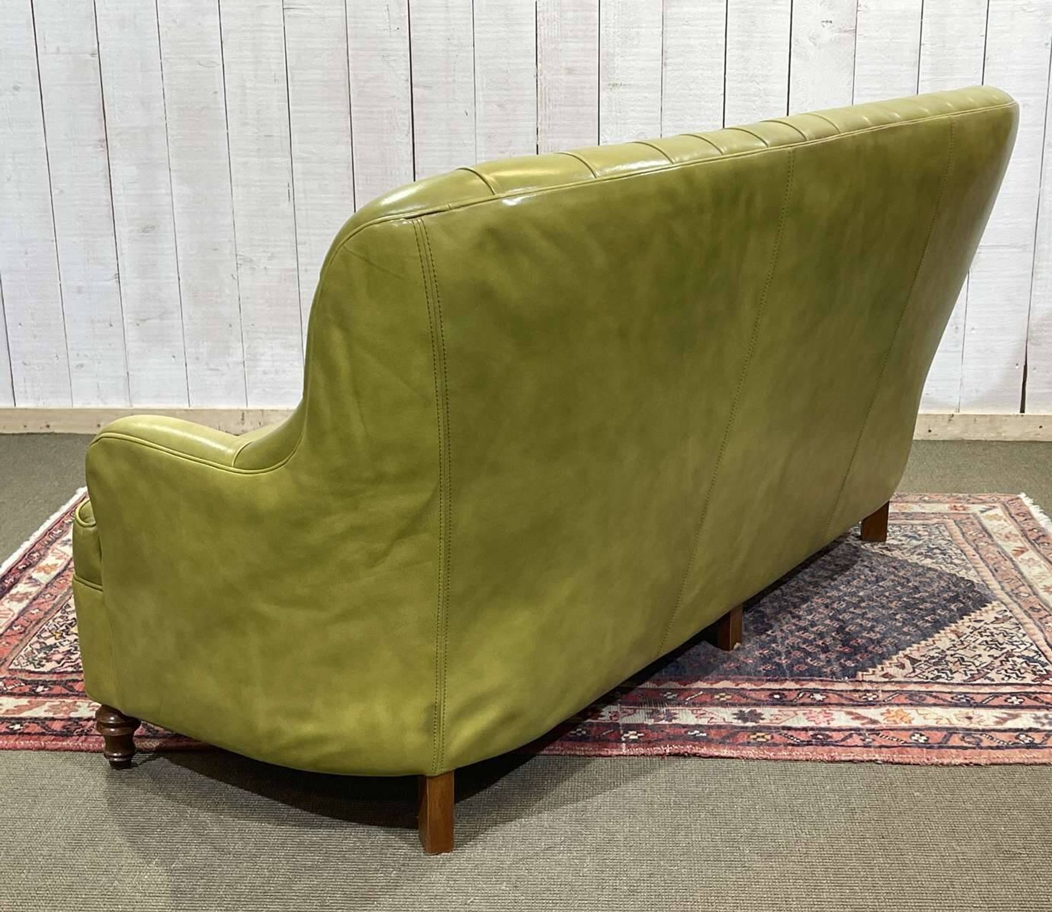 Canapé Chesterfield 3 places en cuir vert olive
