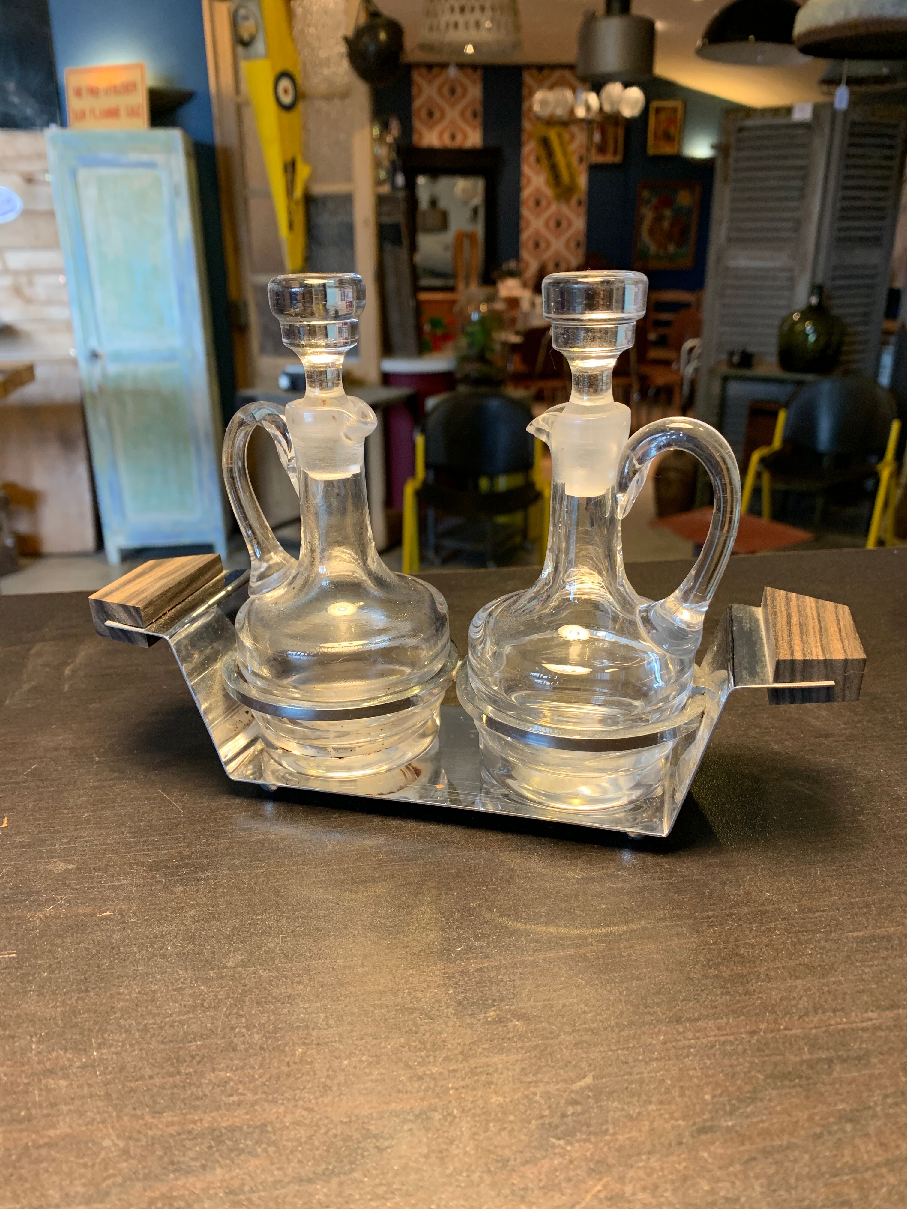 Service vintage vinegar oil