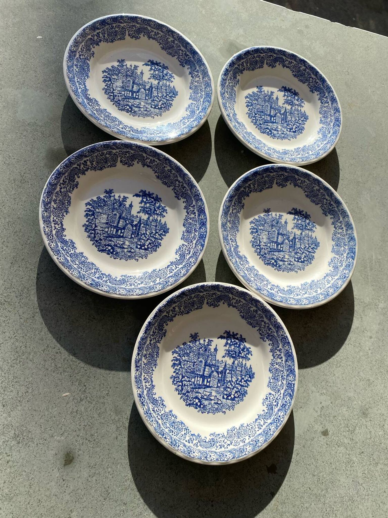 Set of 5 small dessert plates from the Nice factory, 2 stamps from the same manufacturer.