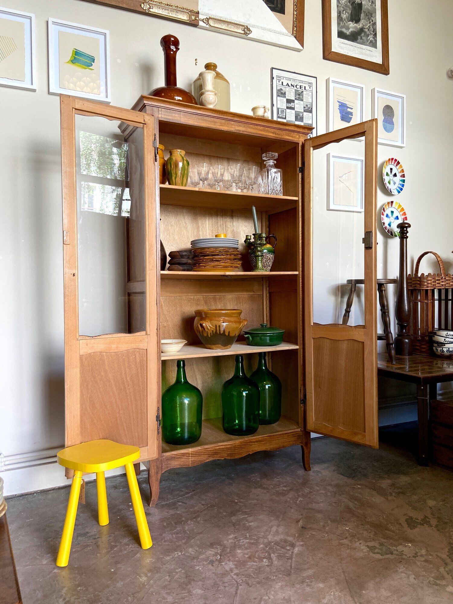 Cupboard, showcase 2 doors in dark wood