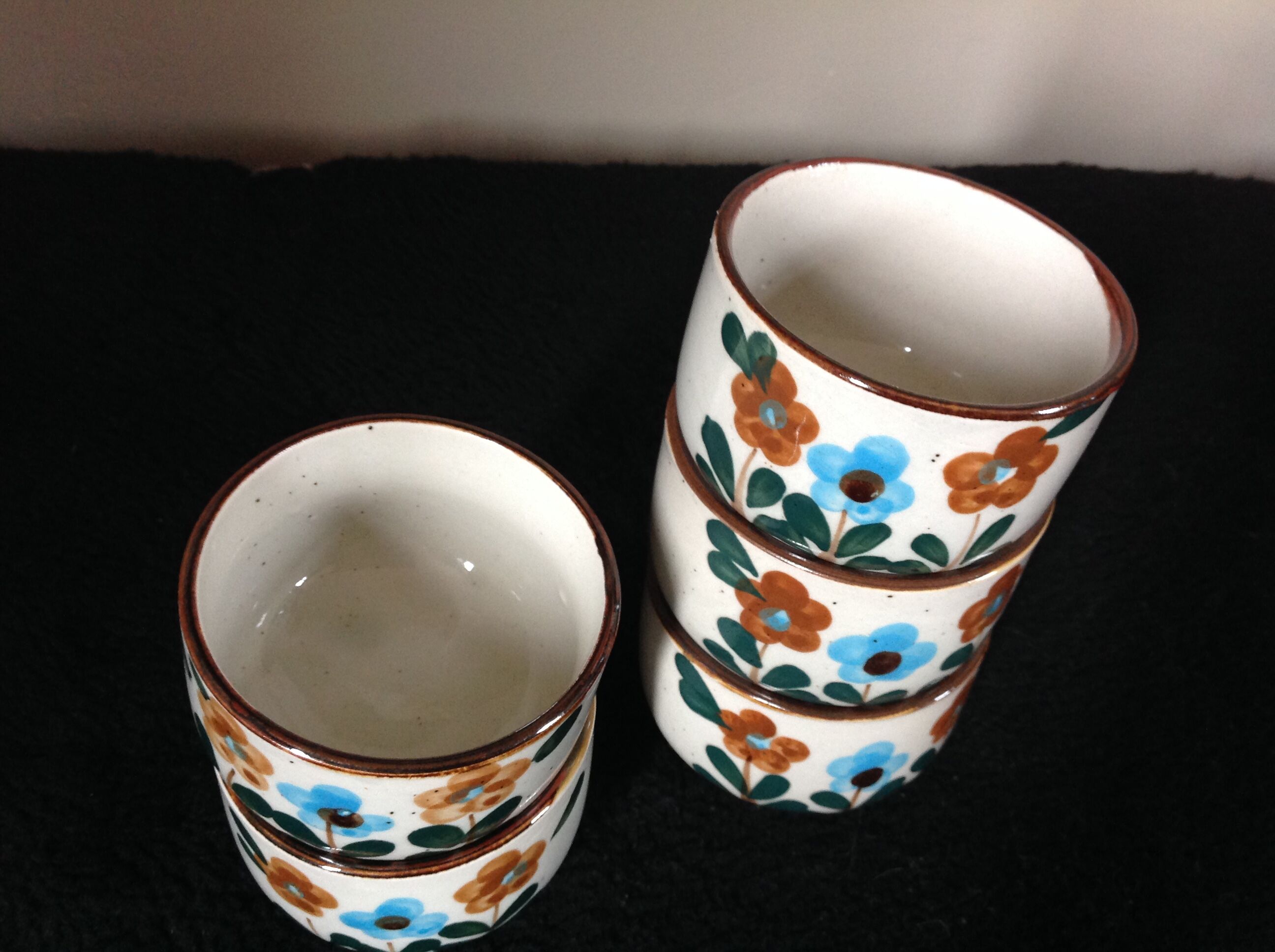 Series of 5 vintage cups