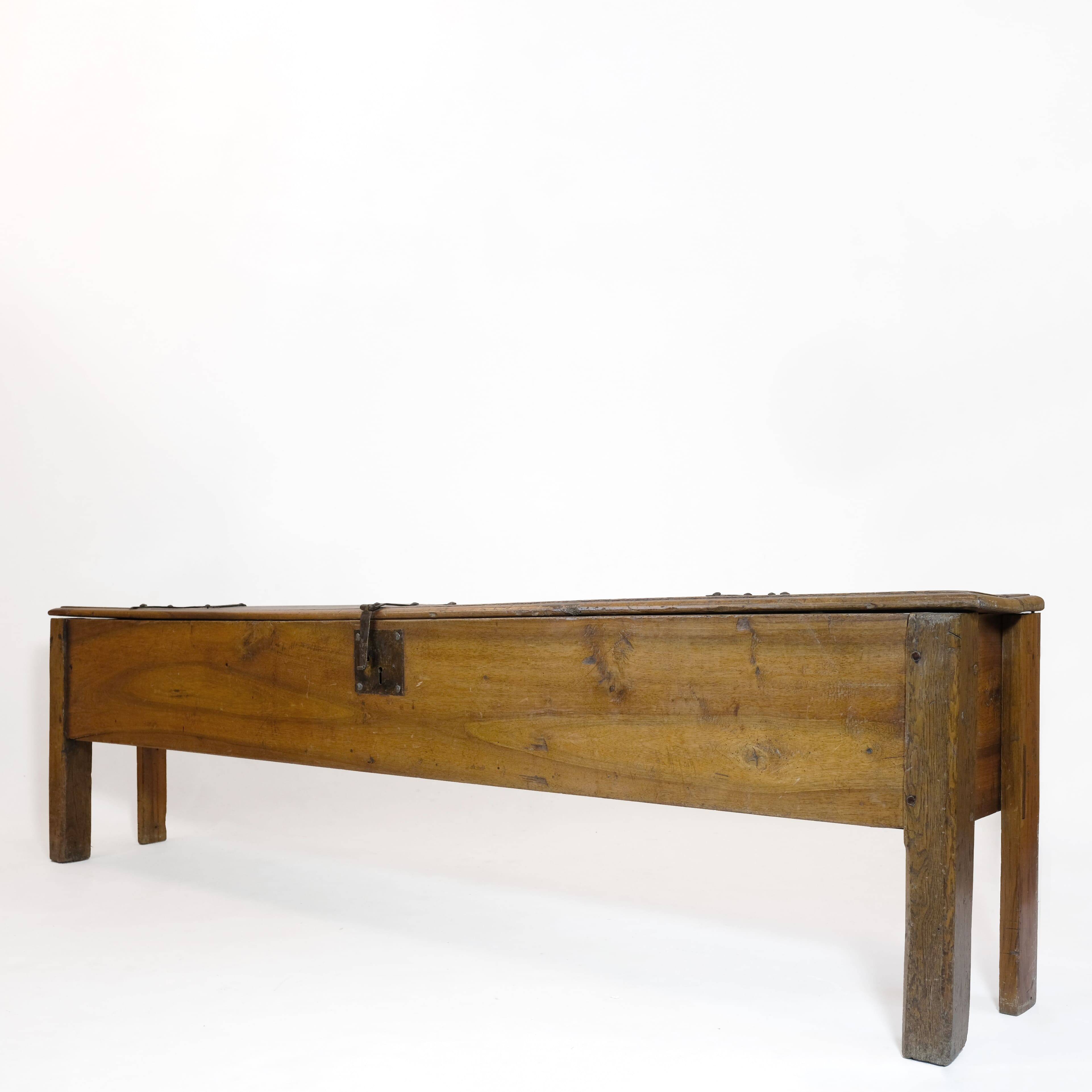 Long walnut grain chest forming a bench, 220cm.
