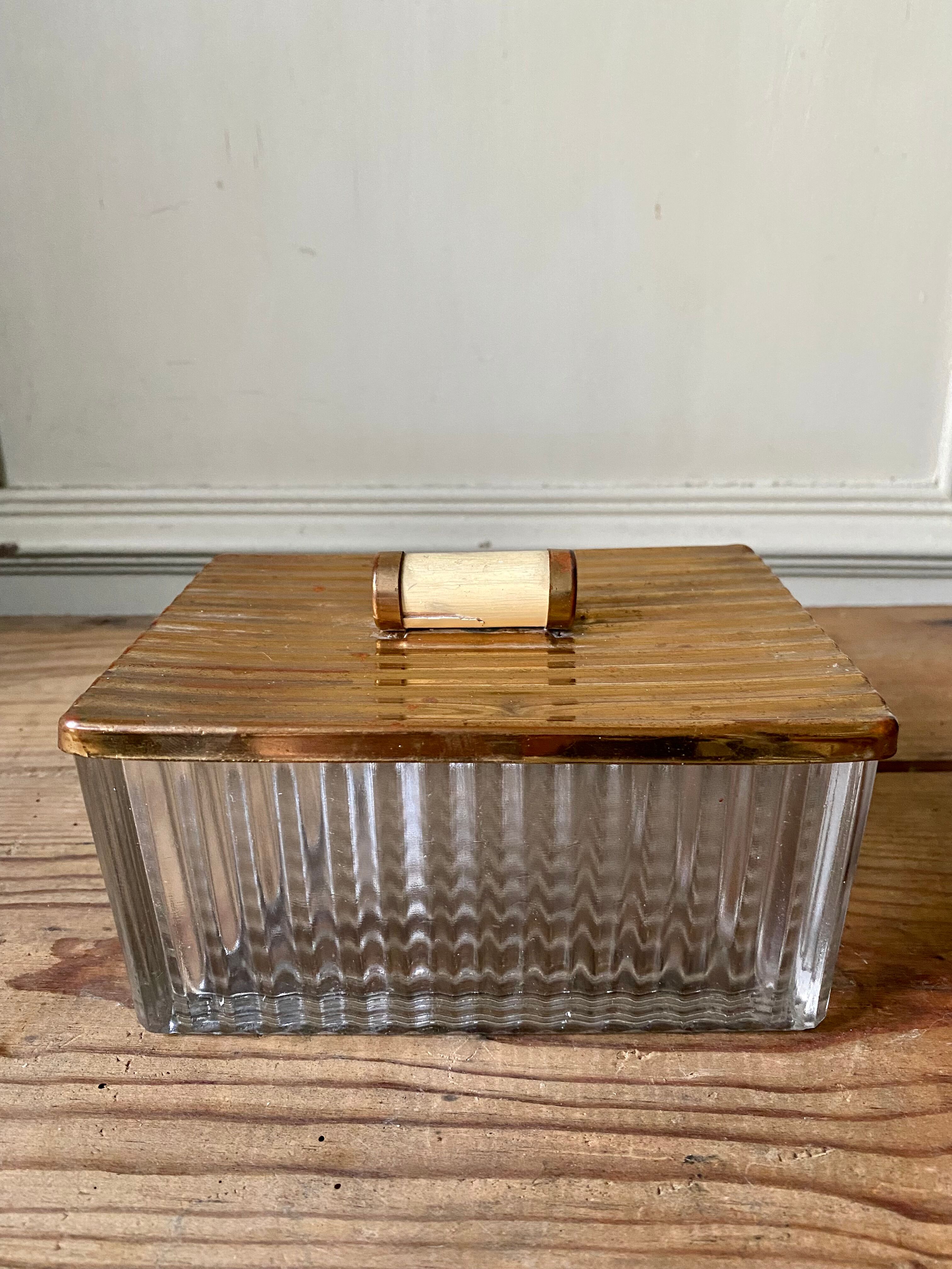 Art deco glass box