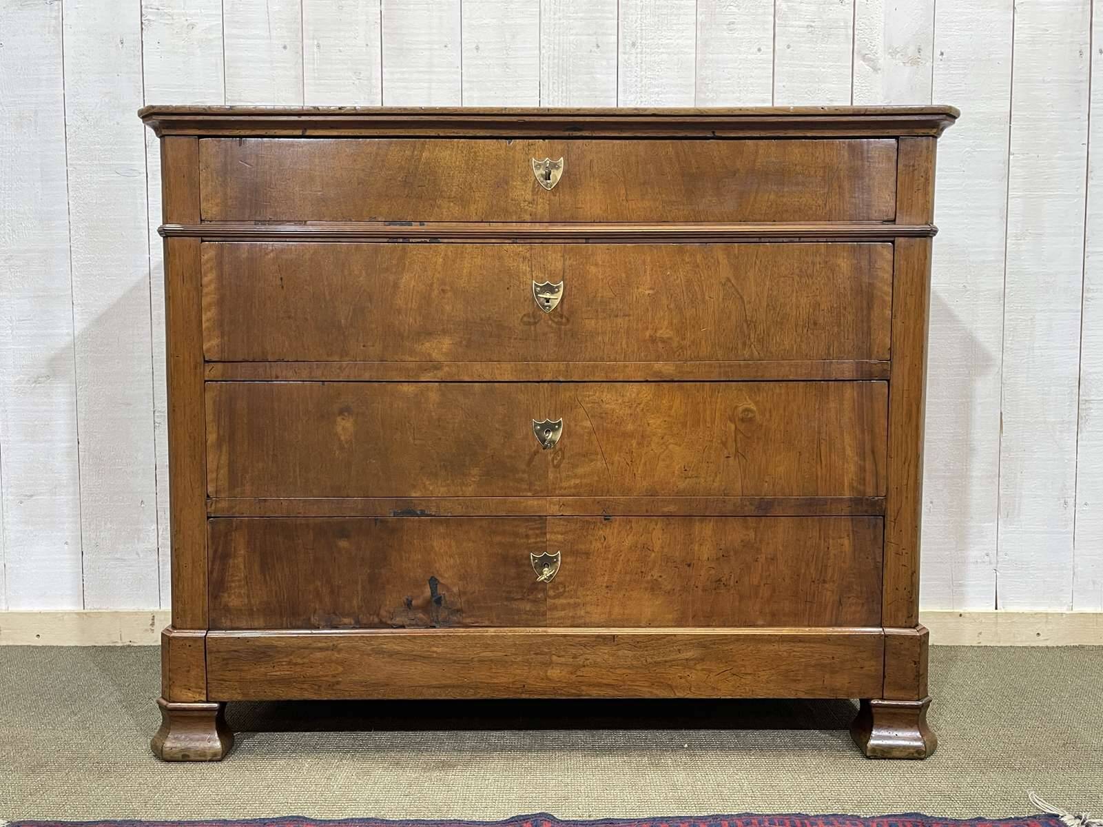Commode Louis Philippe fin XIXème en noyer et sapin
