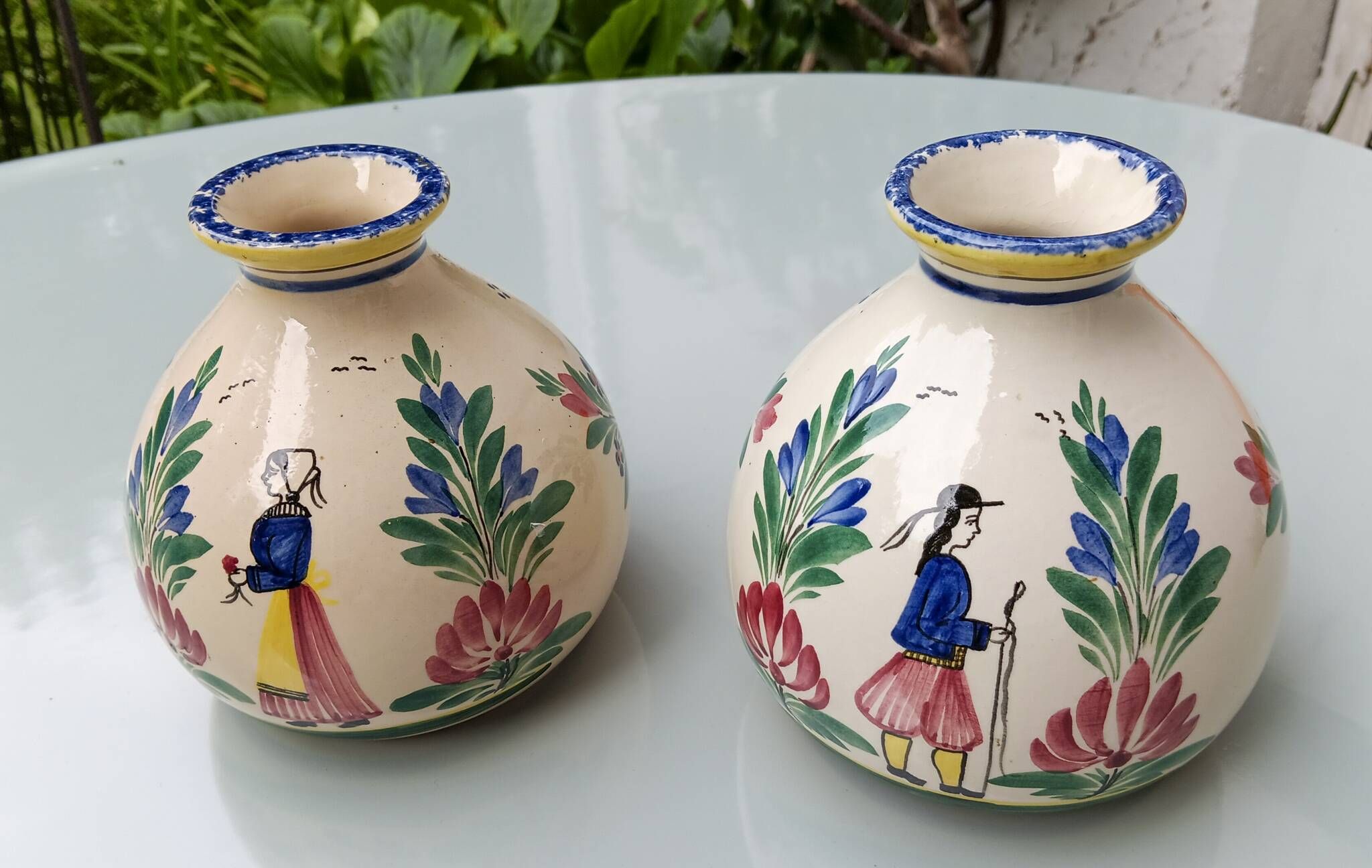 2 vases by Henriot Quimper, 1950 in very good condition.