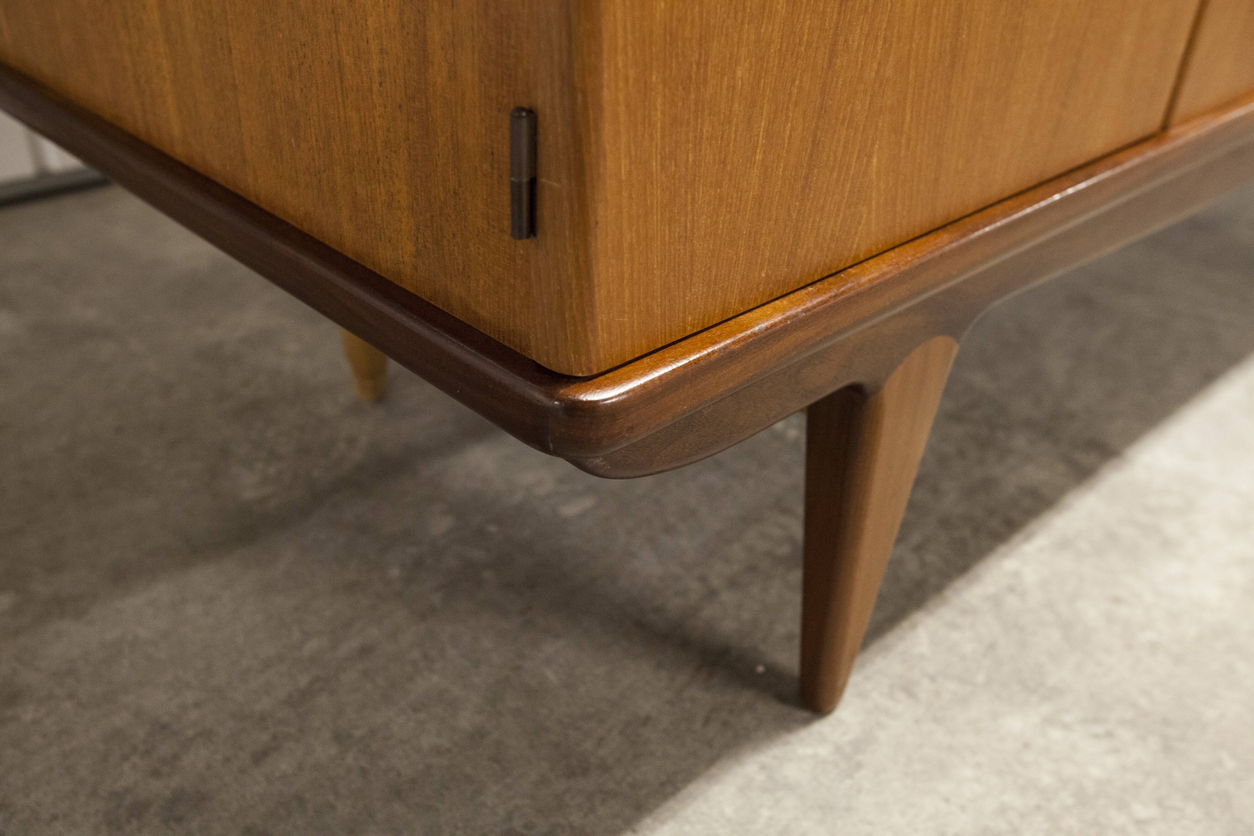 Scandinavian wardrobe 1960 teak 4 doors, 3 drawers, 2keys