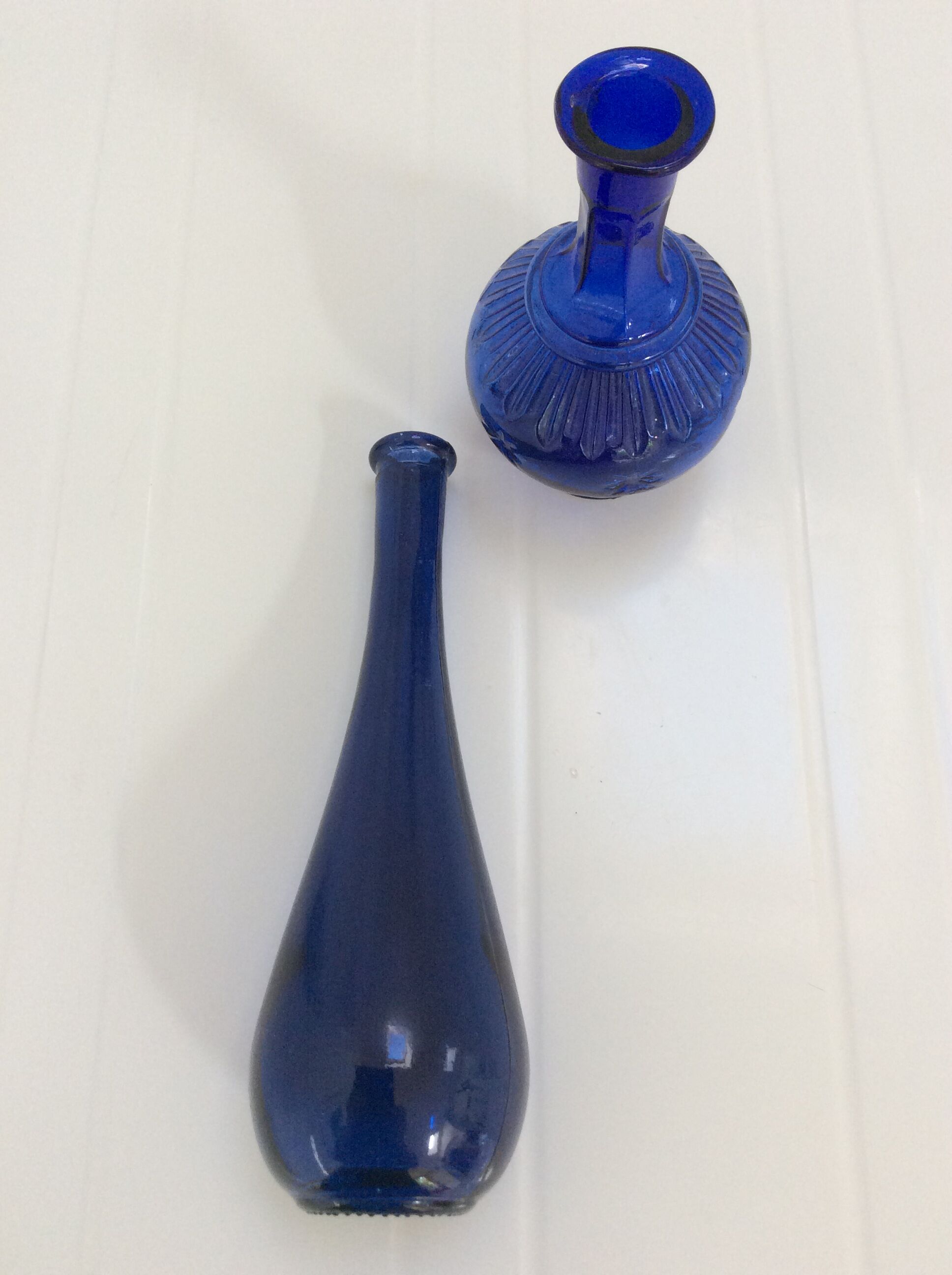 Decorative trio of blue glass vases