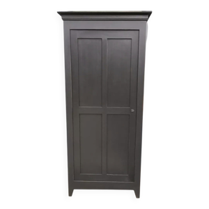 Armoire parisienne noire
