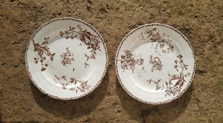 Set of 2 plates in Iron Earth HB & Cie model Moscow