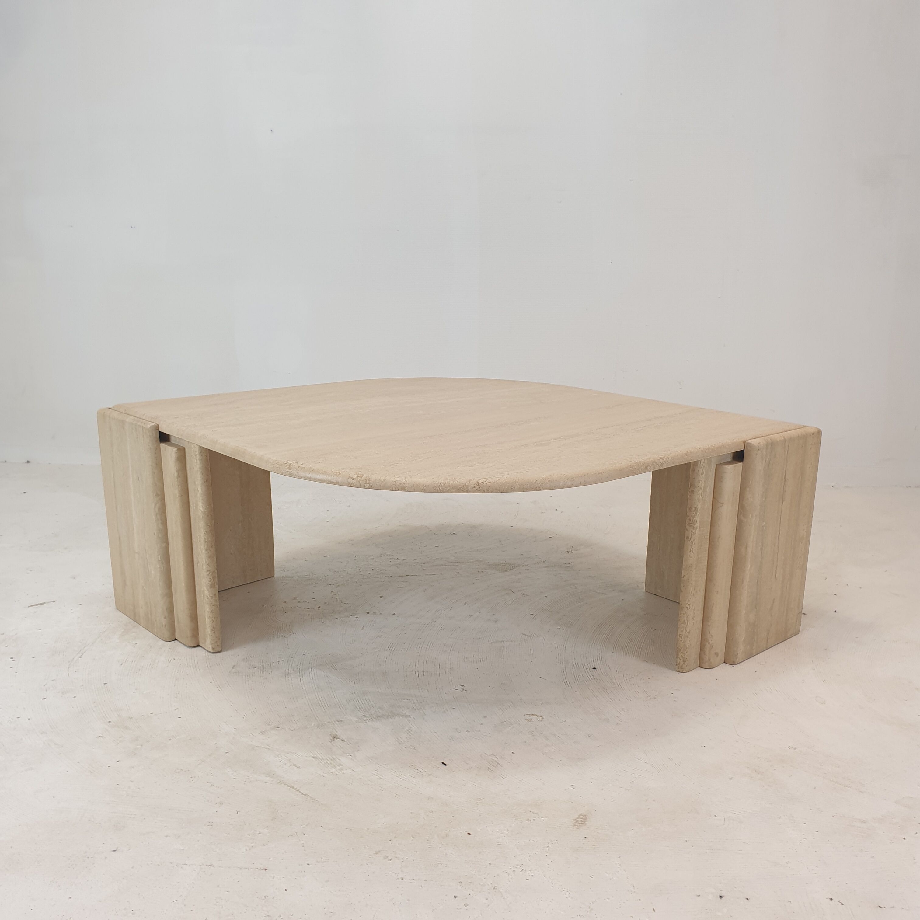 Table basse en travertin italien, années 1980