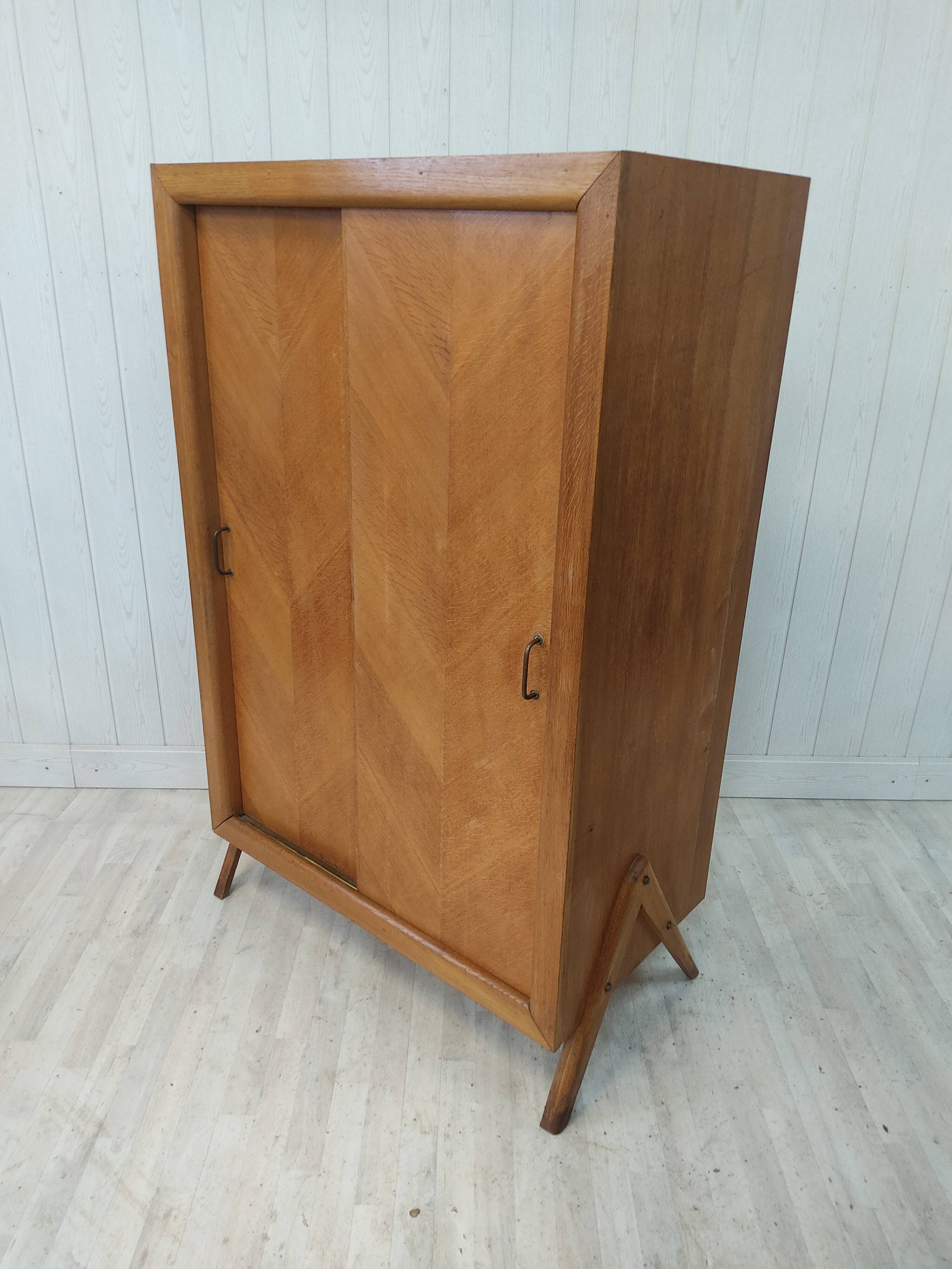 Wardrobe feet compass solid oak sliding doors