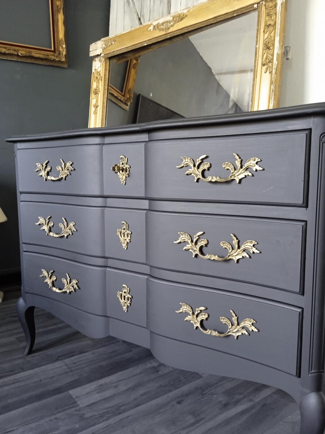 Black curved chest of drawers Louis XV style