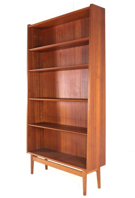 Johannes Sorth pour la bibliothèque de Bornholms Møbelfabrik - design danois
