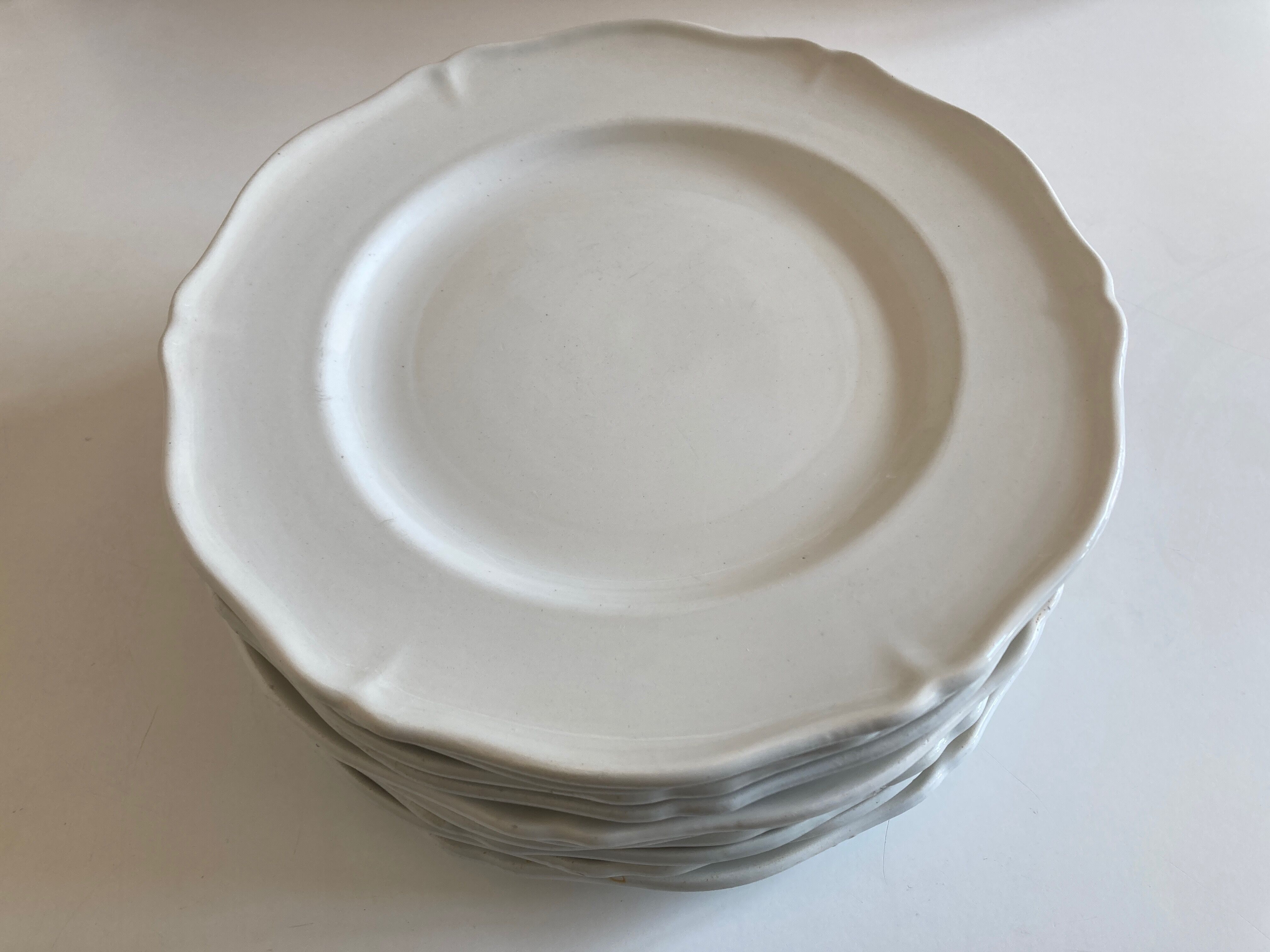 Set 10 plates with godrons in English iron earth 1950