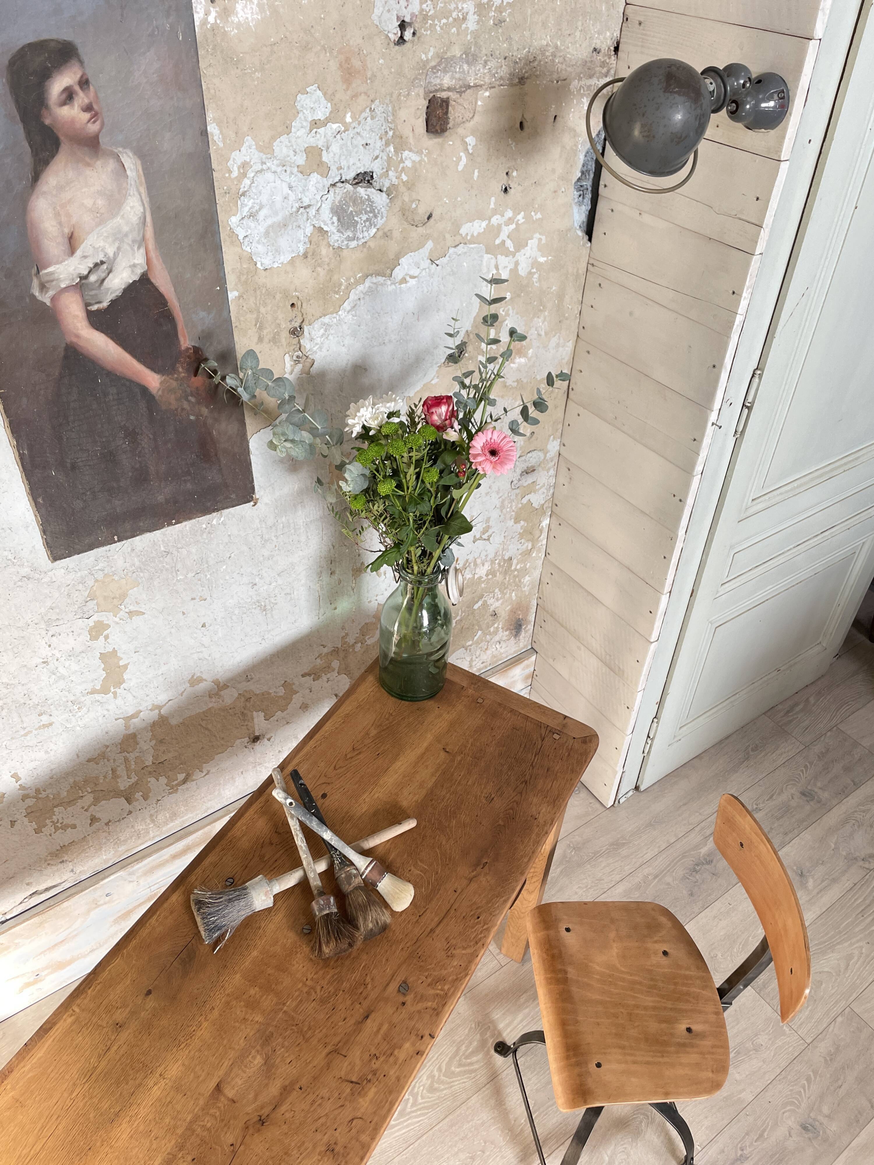 Console service in solid oak, circa 1900.