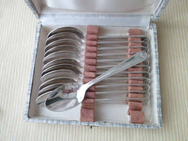 Box of 12 teaspoons in silver metal 18 G