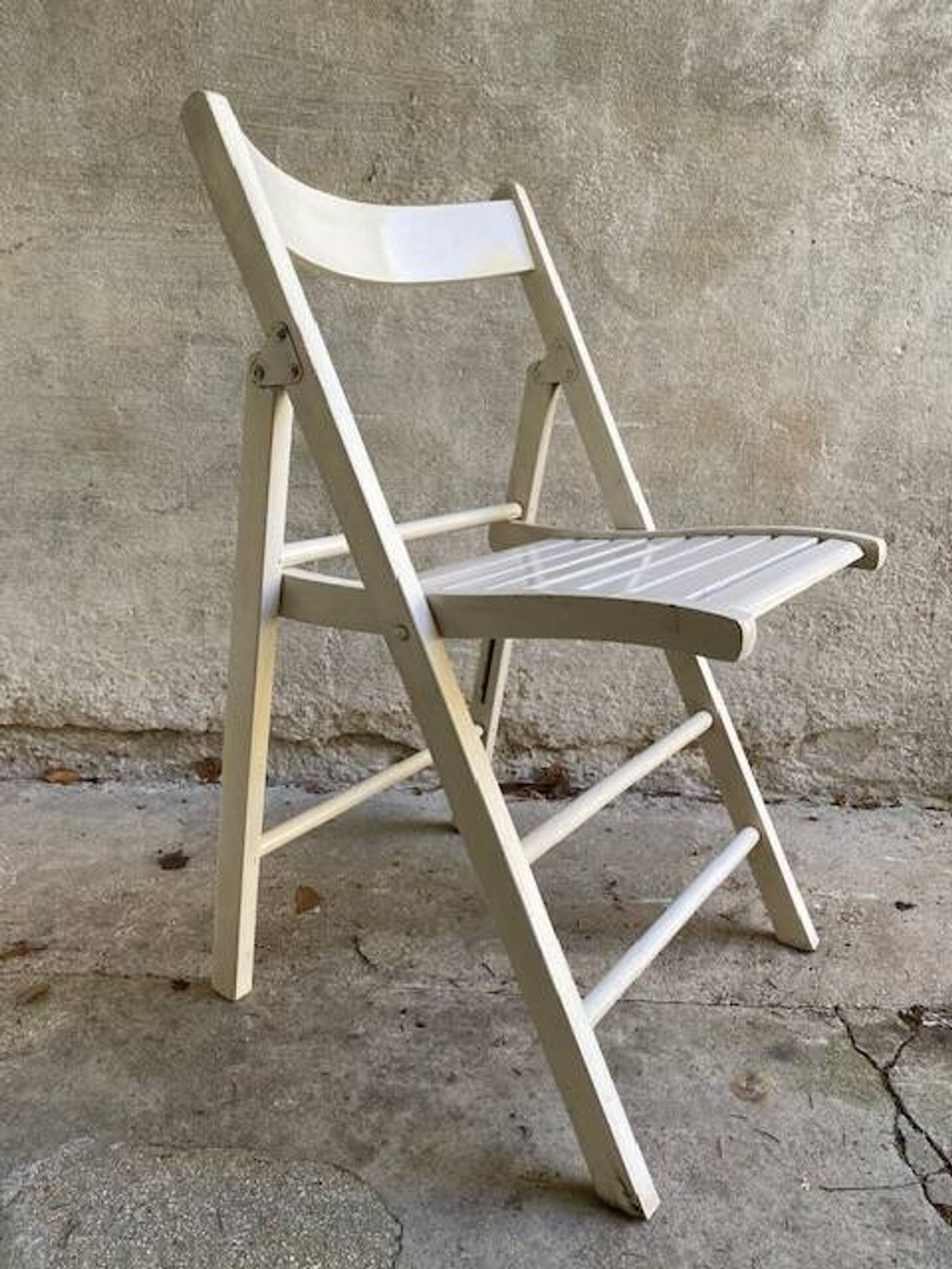 Extra folding chair / garden chair / vintage white lacquered solid wood office chair